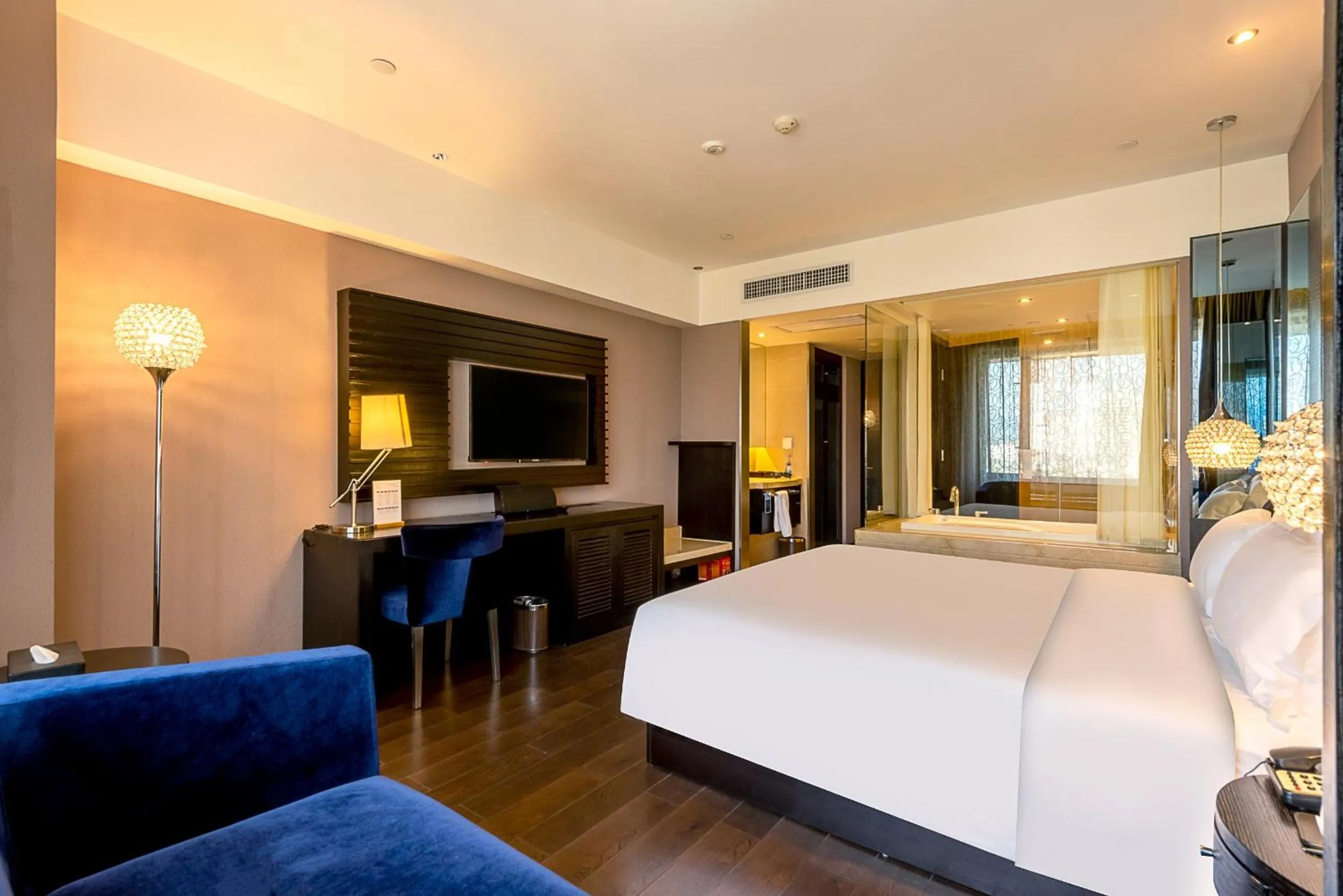 Photo of the whole room, Bed in Crystal Orange Hotel Guangzhou Taojin Branch