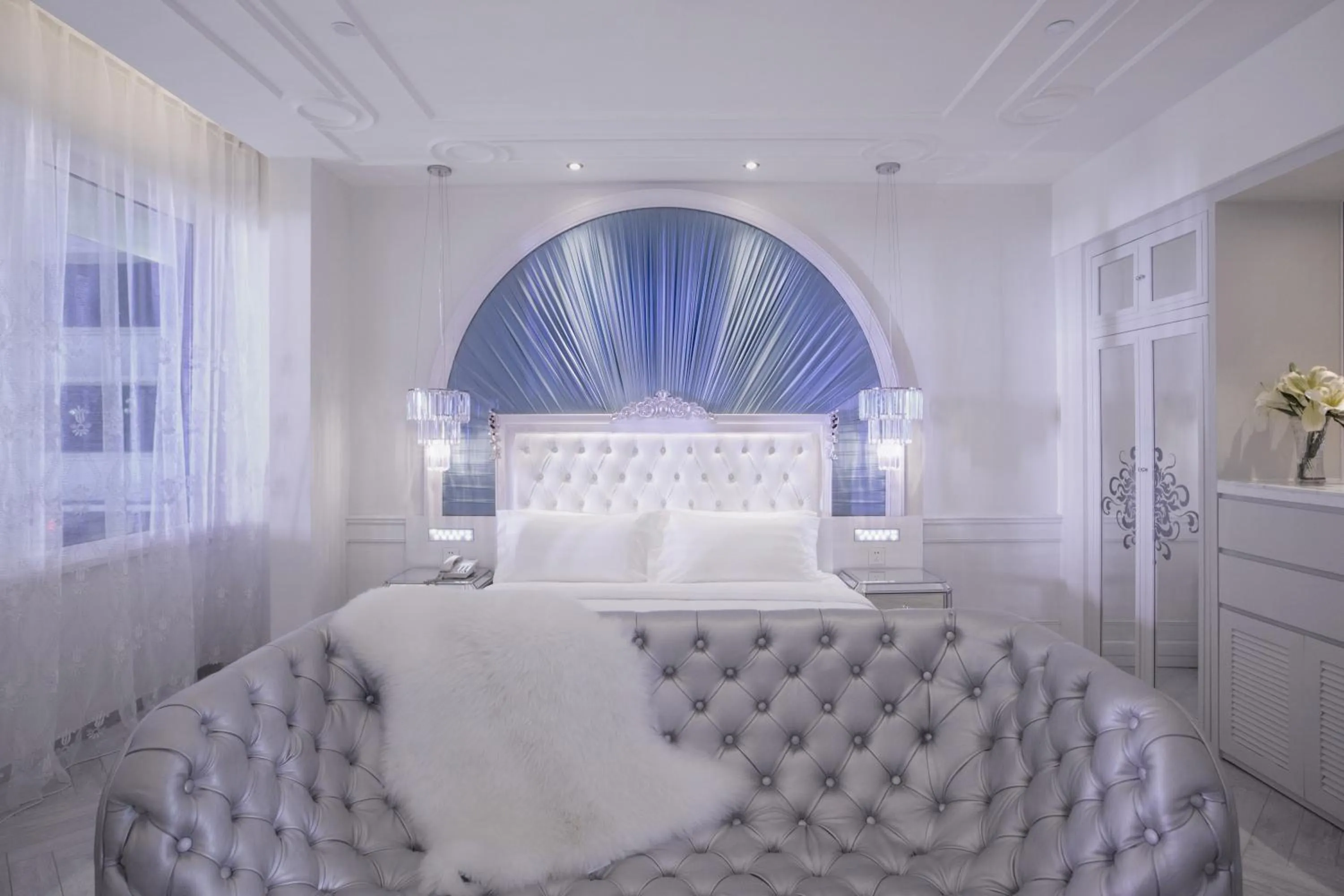 Decorative detail, Bed in Crystal Orange Hotel Guangzhou Taojin Branch