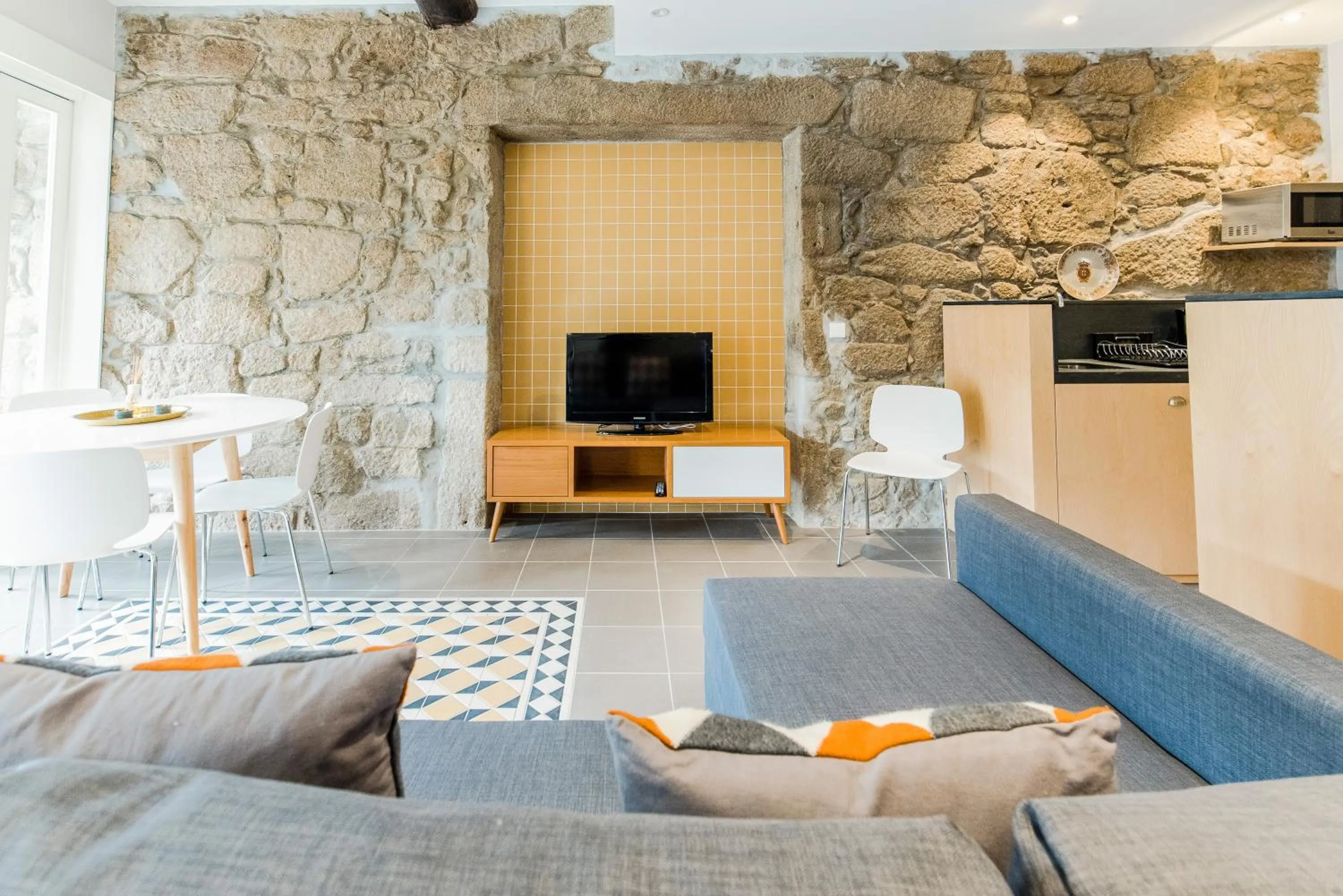 TV and multimedia in Oporto Trendy River