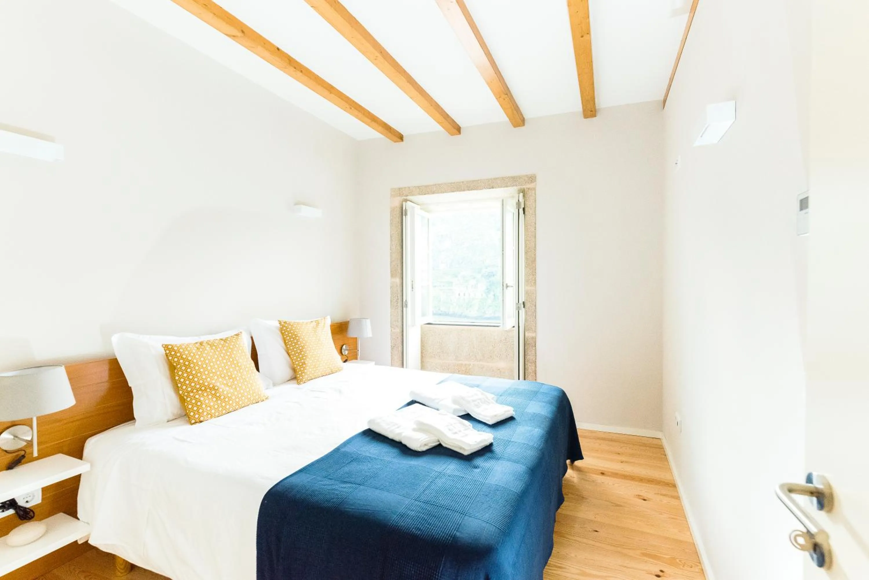 Bed in Oporto Trendy River