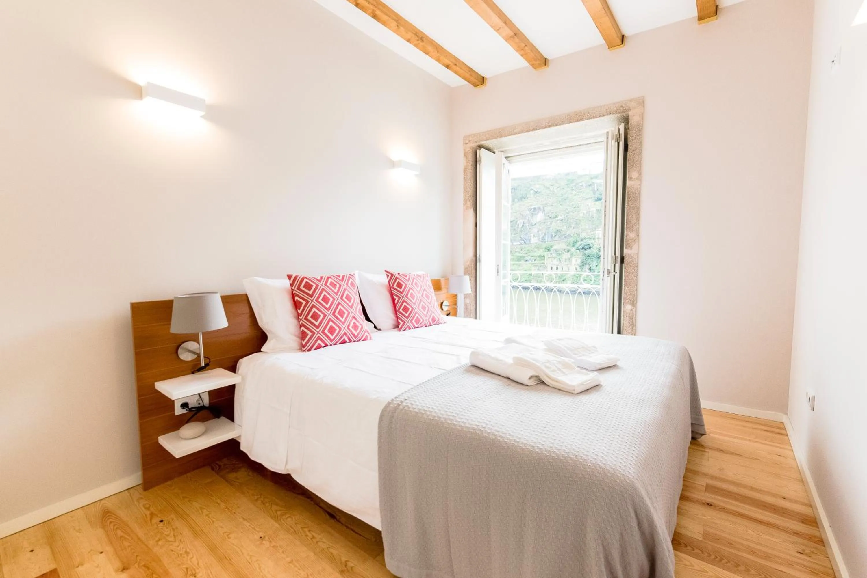 Bed in Oporto Trendy River