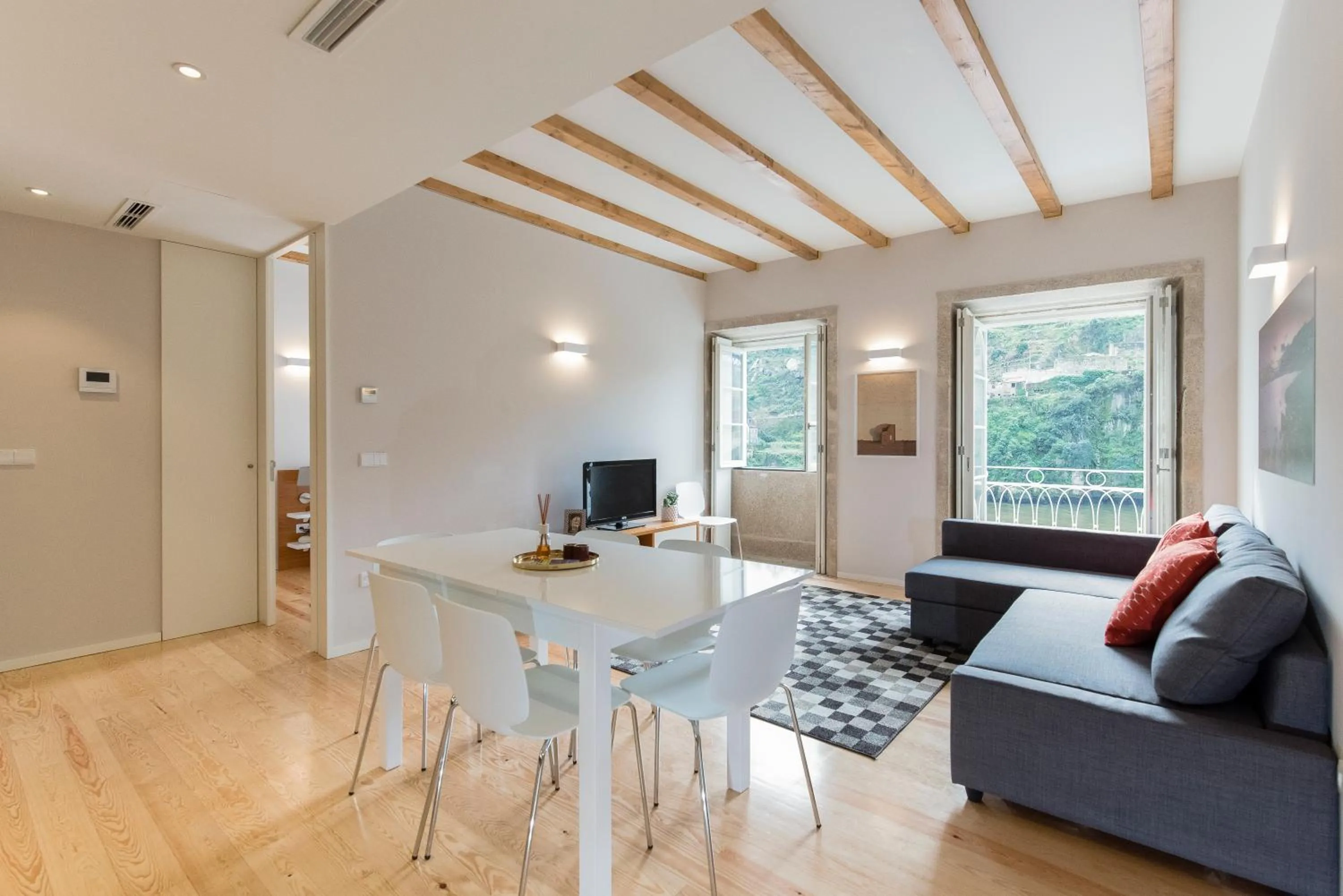 TV and multimedia in Oporto Trendy River