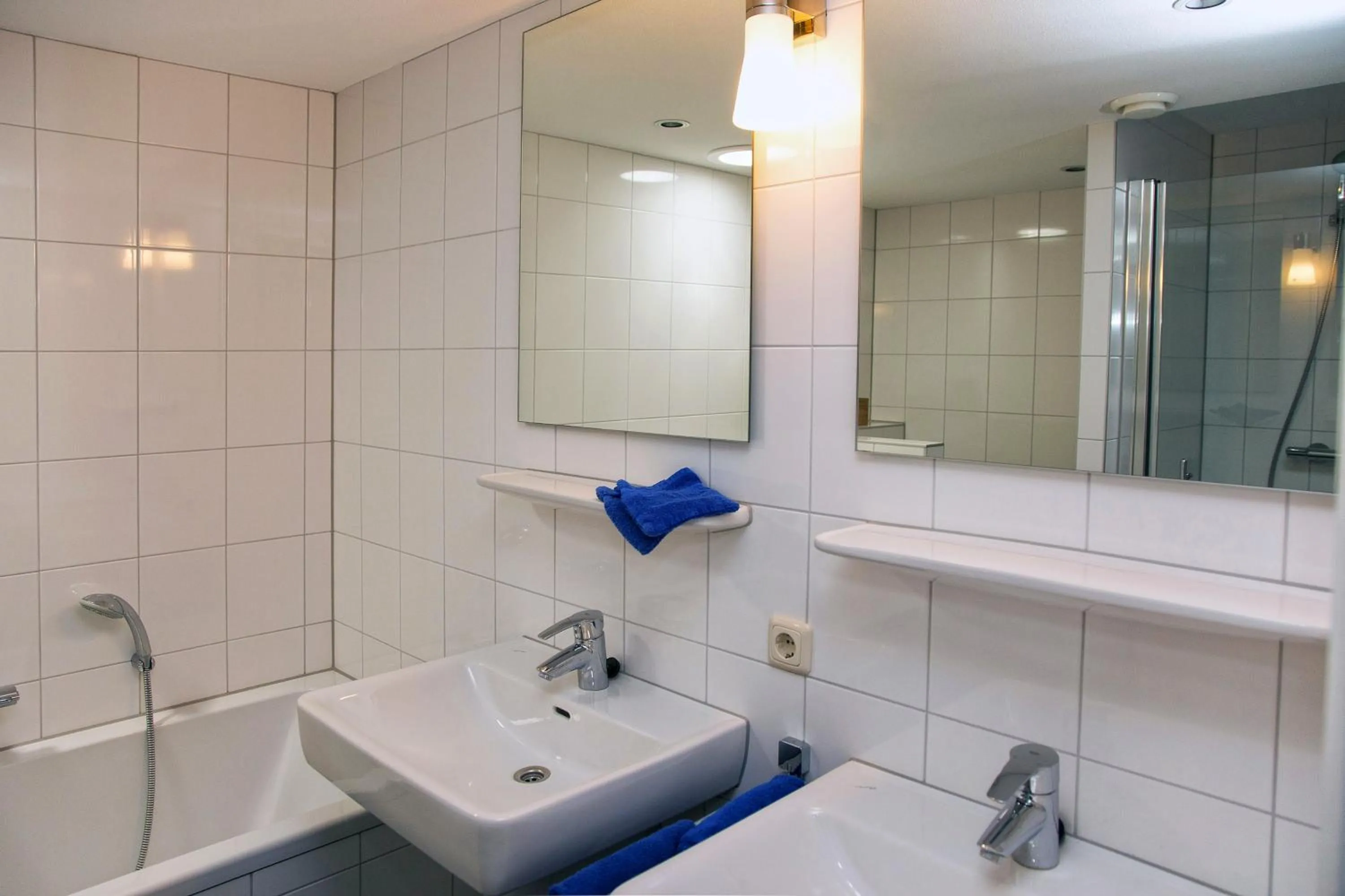 Property building in Woonboot Sweltsje