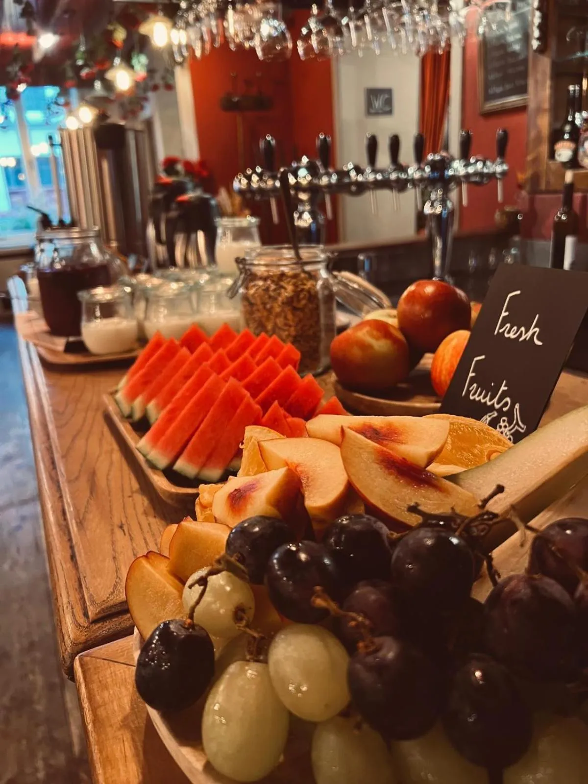 Breakfast in Hotel Rose Red