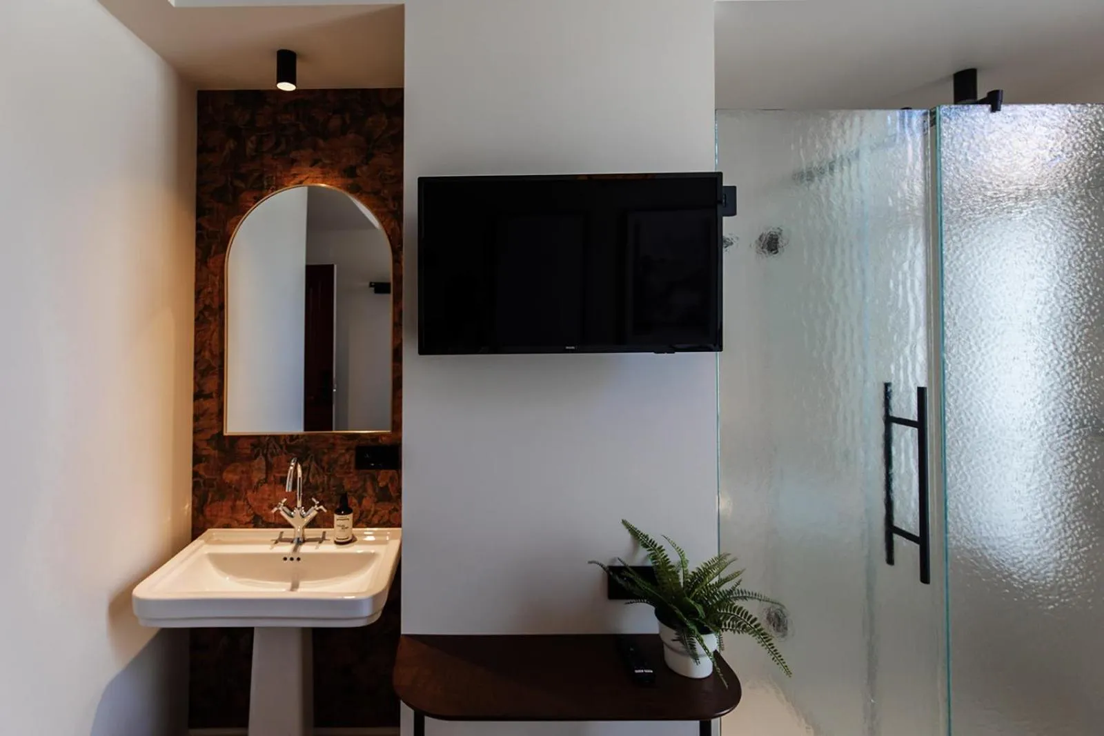 Bathroom in Hotel Rose Red