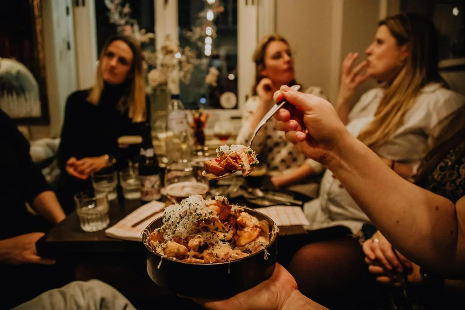 Restaurant/places to eat in Hotel Rose Red