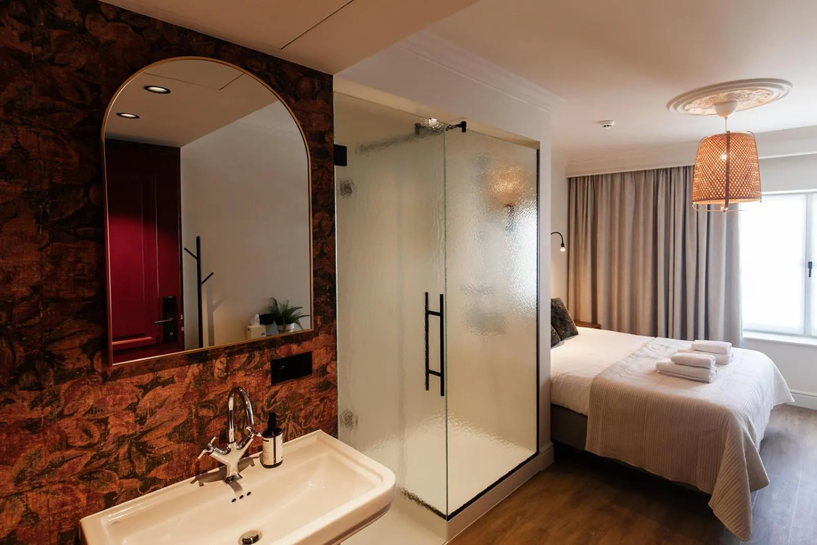 Bedroom, Bed in Hotel Rose Red