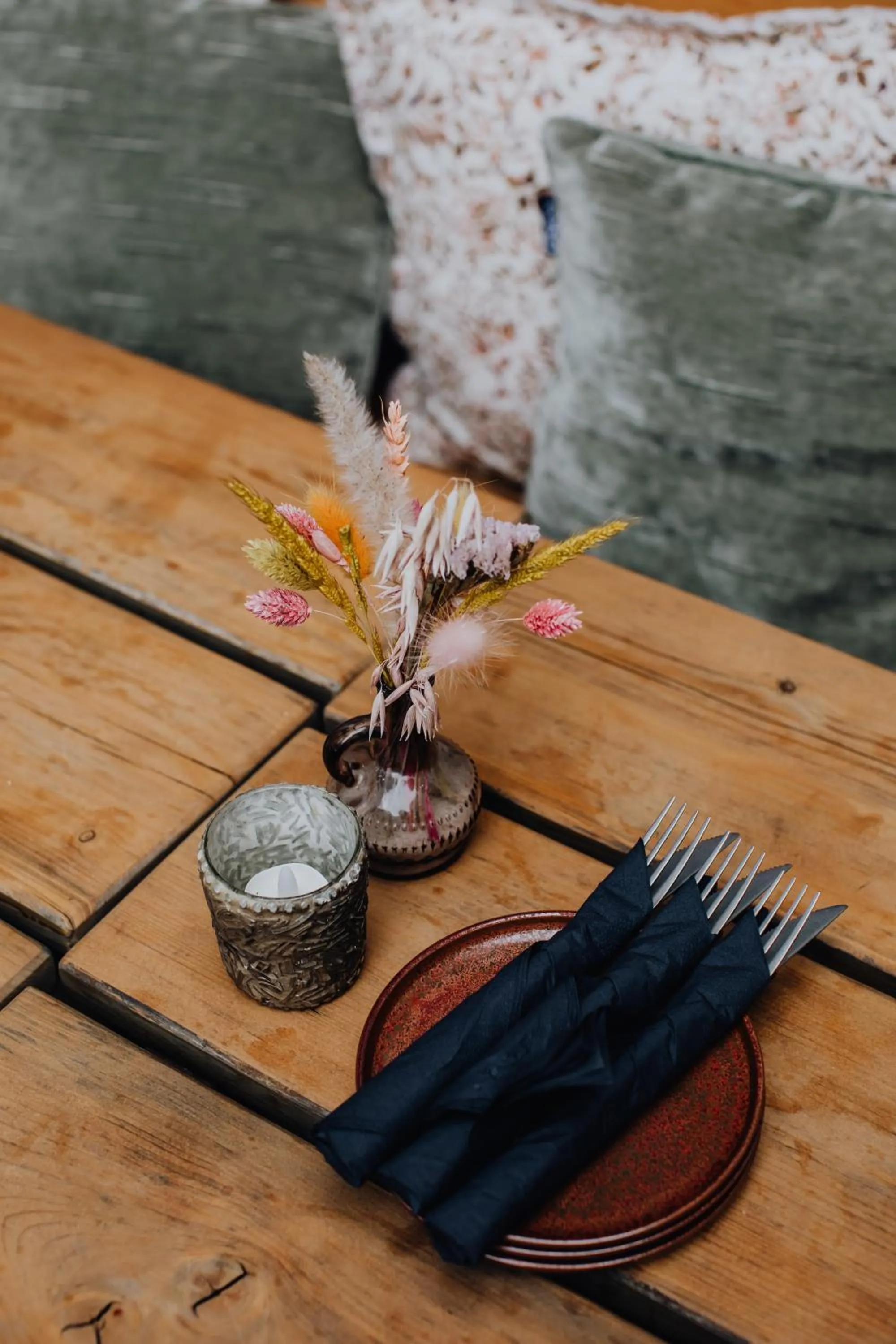 Restaurant/places to eat in Hotel Rose Red