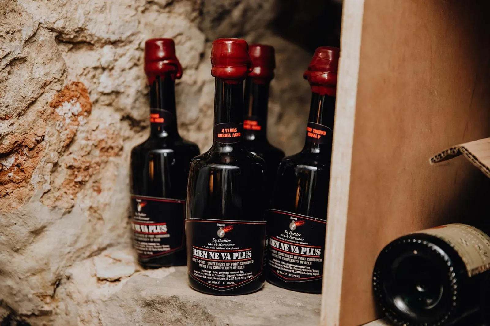 Restaurant/places to eat in Hotel Rose Red