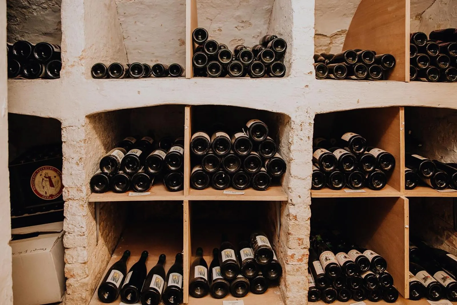 Restaurant/places to eat in Hotel Rose Red