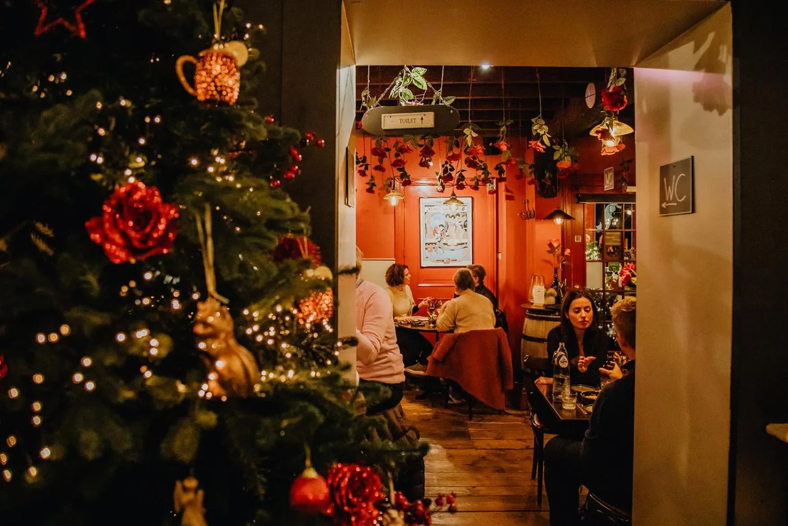 Restaurant/places to eat in Hotel Rose Red