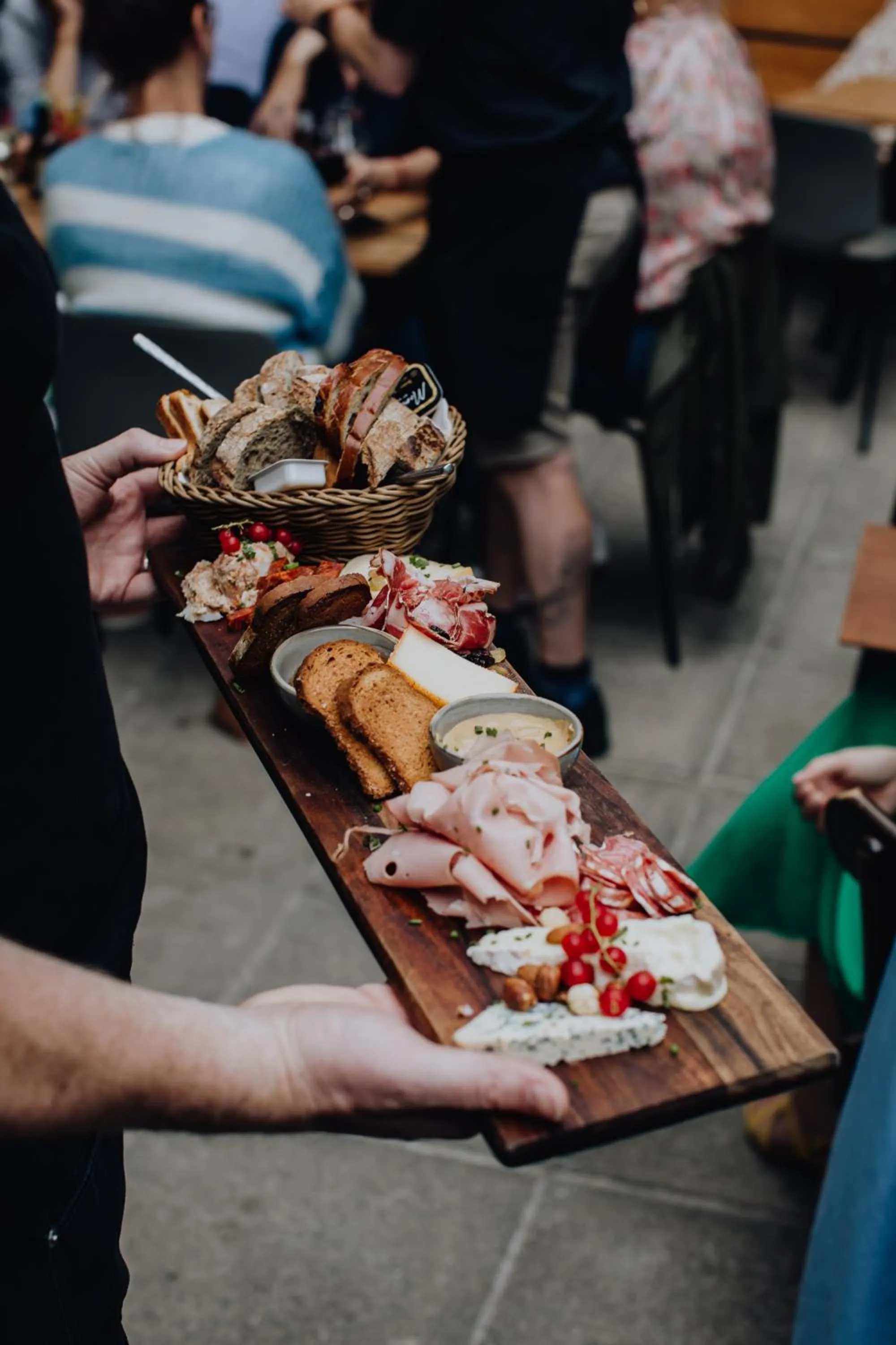 Restaurant/places to eat in Hotel Rose Red