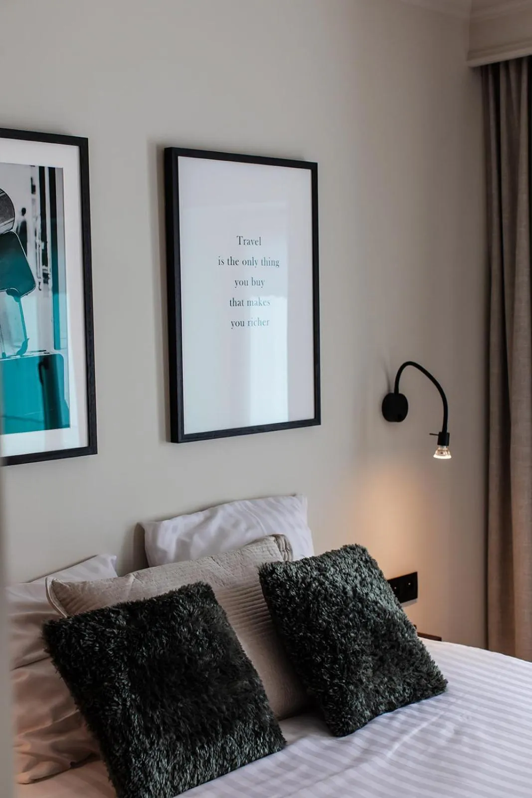 Decorative detail, Bed in Hotel Rose Red