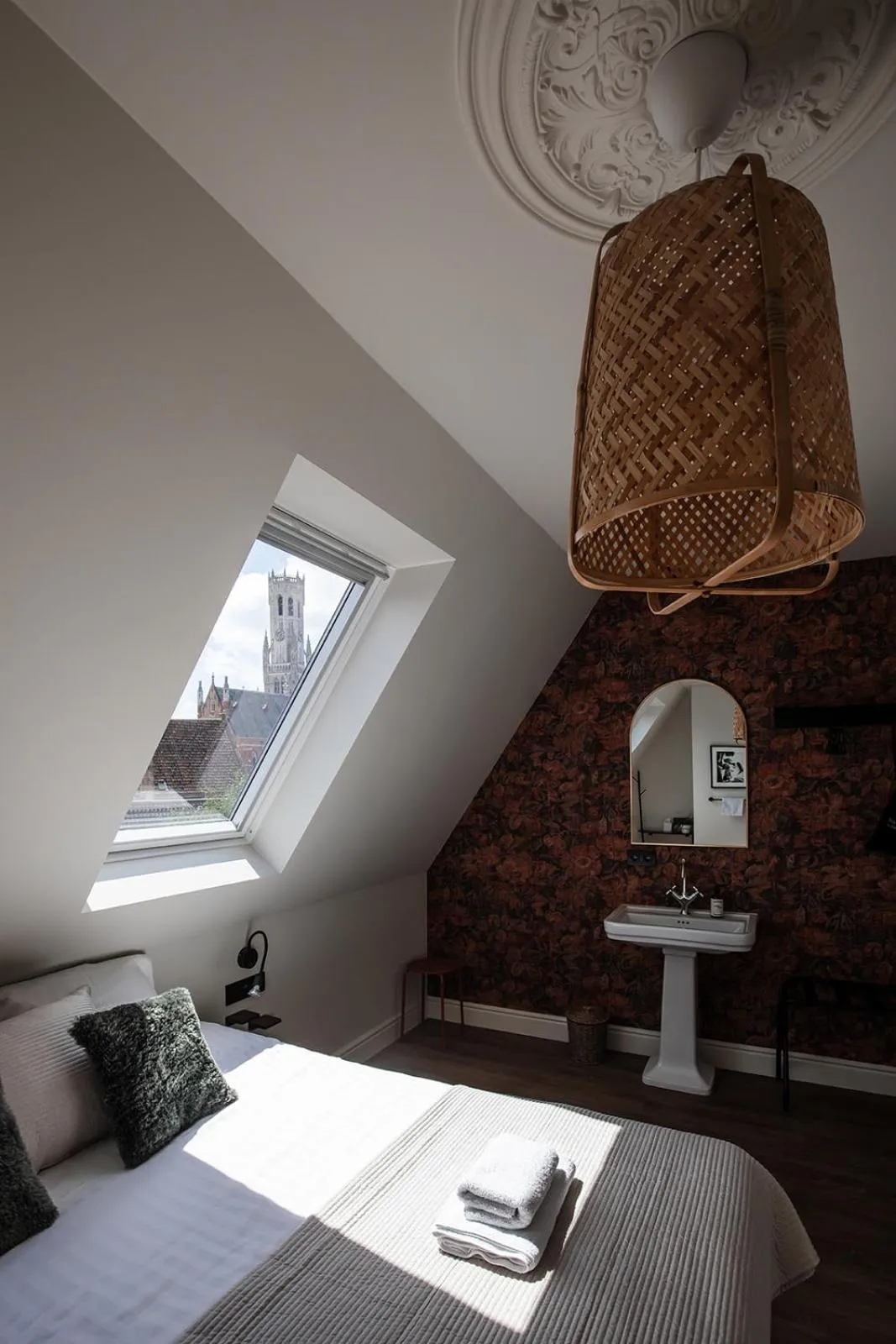 View (from property/room), Bed in Hotel Rose Red