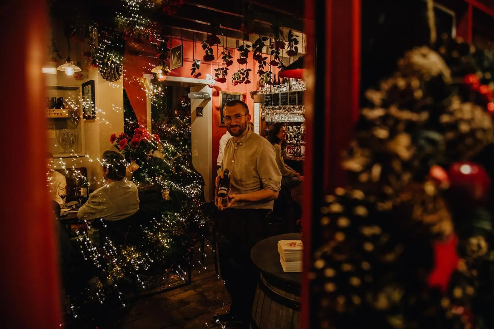 group of guests in Hotel Rose Red