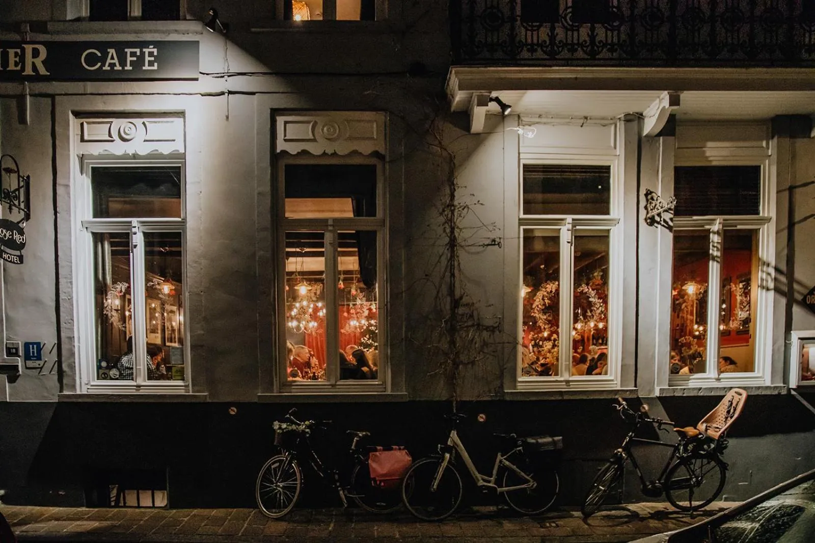 Property building in Hotel Rose Red