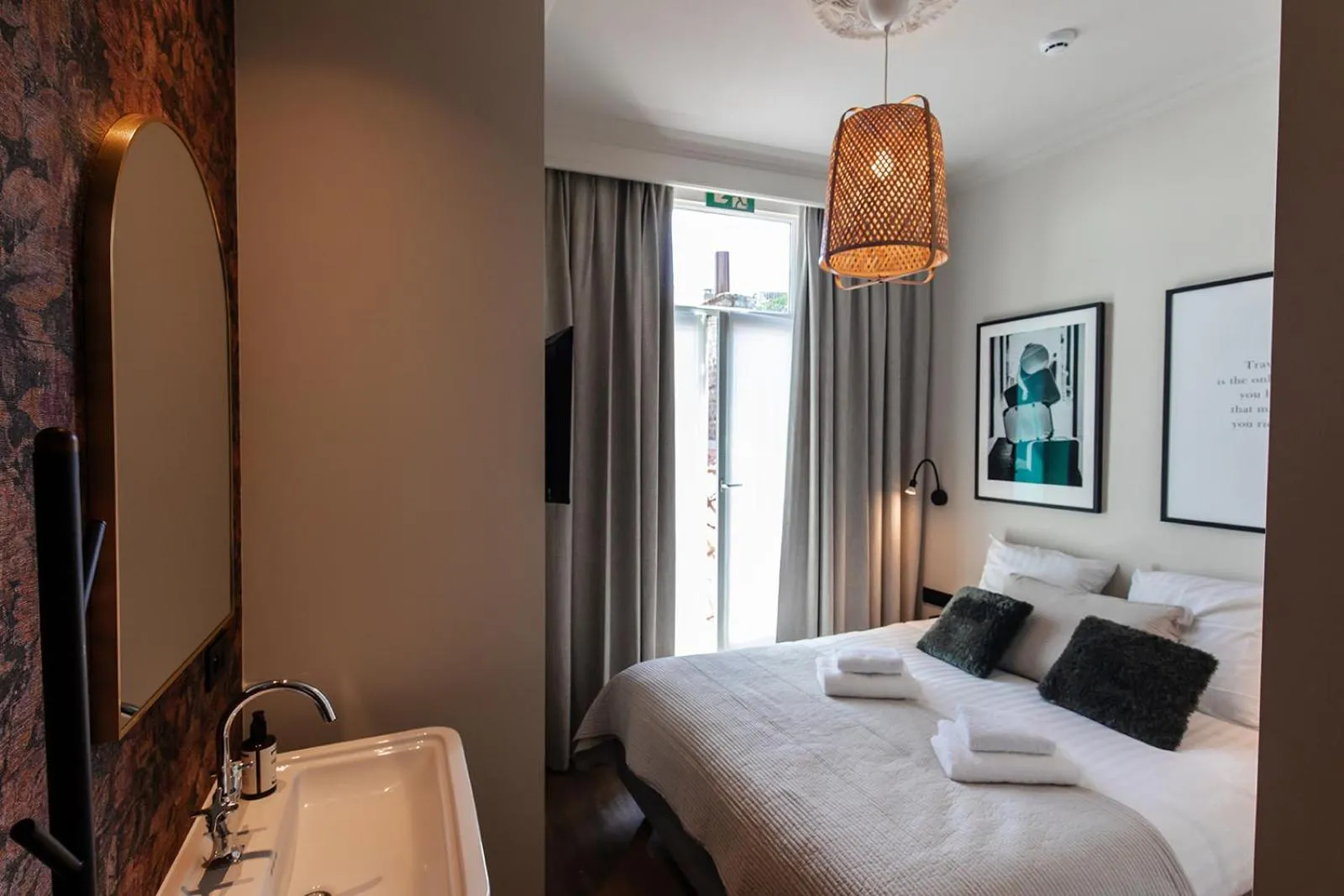 Bedroom, Bed in Hotel Rose Red