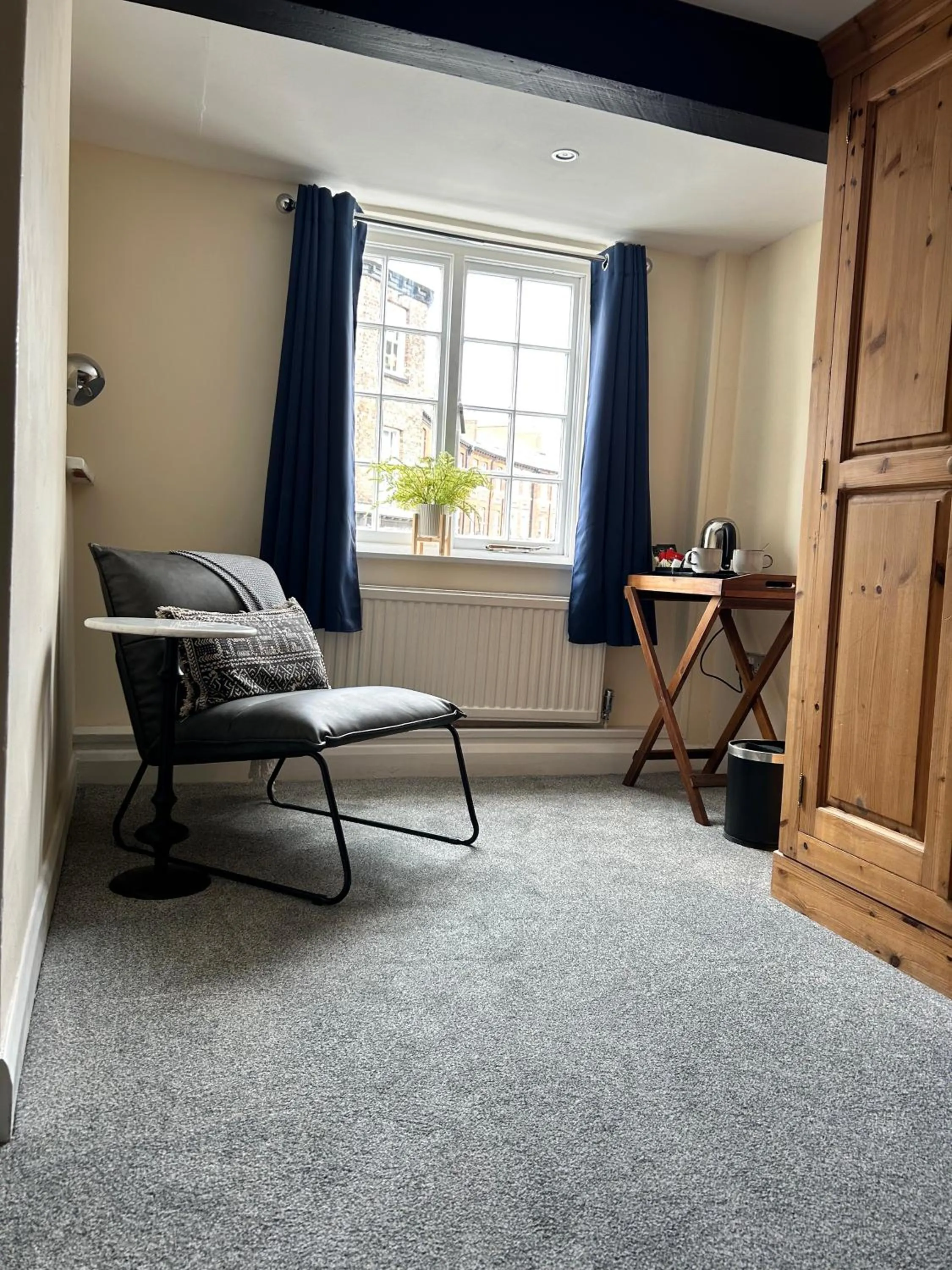 Seating area in Bay Horse