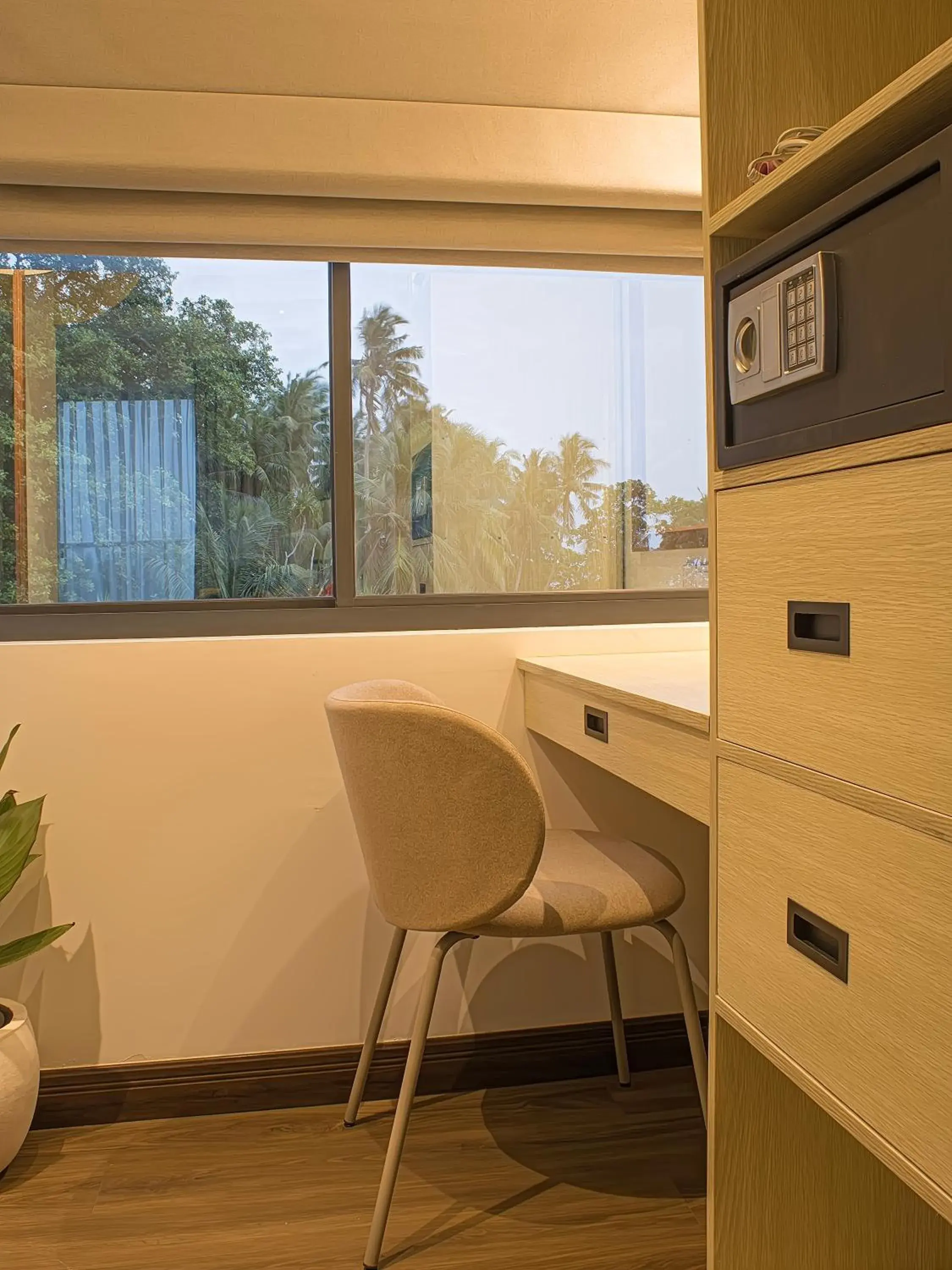 Deluxe Double or Twin Room with Balcony in Ithaa Inn Kamadhoo Deluxe Double or Twin Room with Balcony in Ithaa Inn Kamadhoo