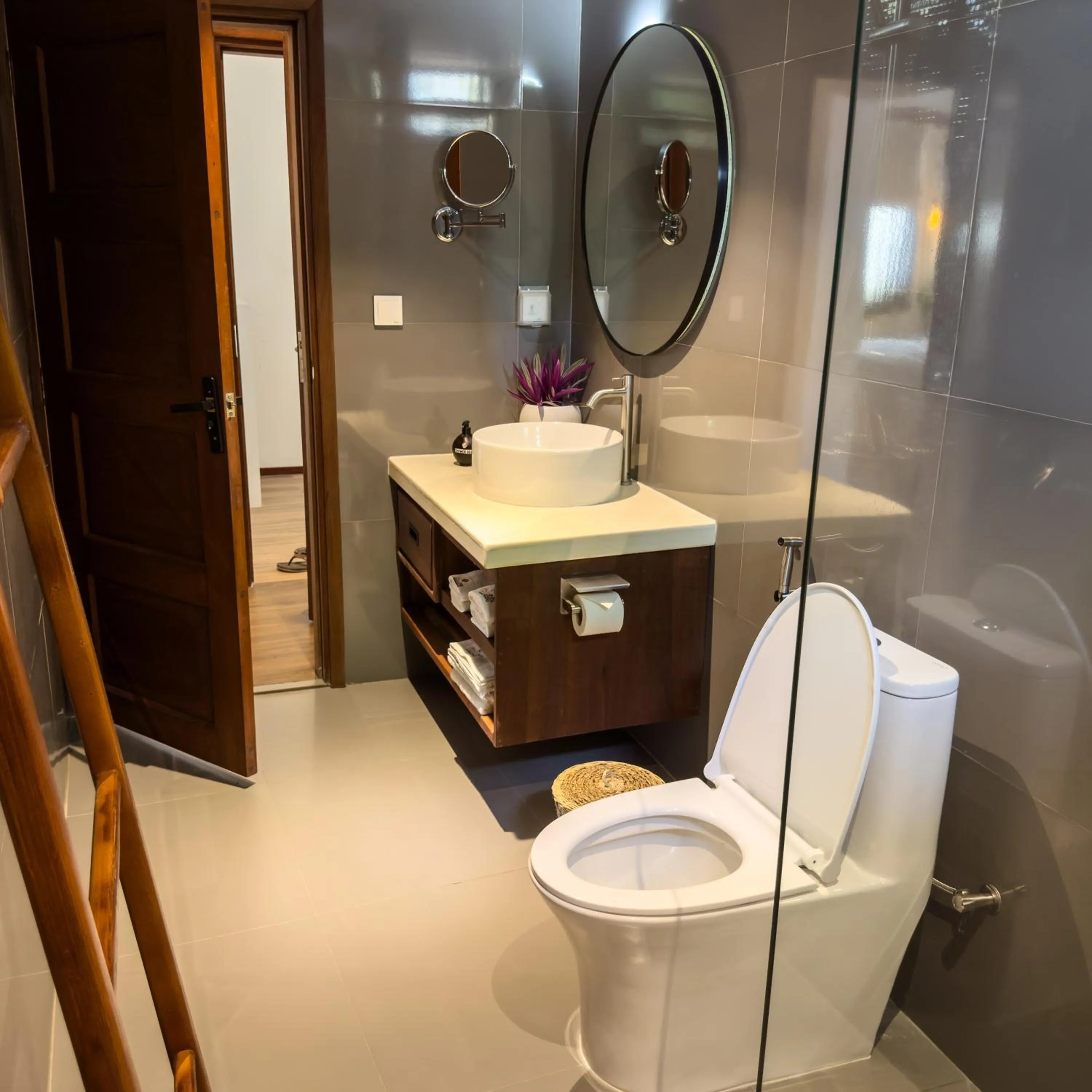 Shower in Ithaa Inn Kamadhoo