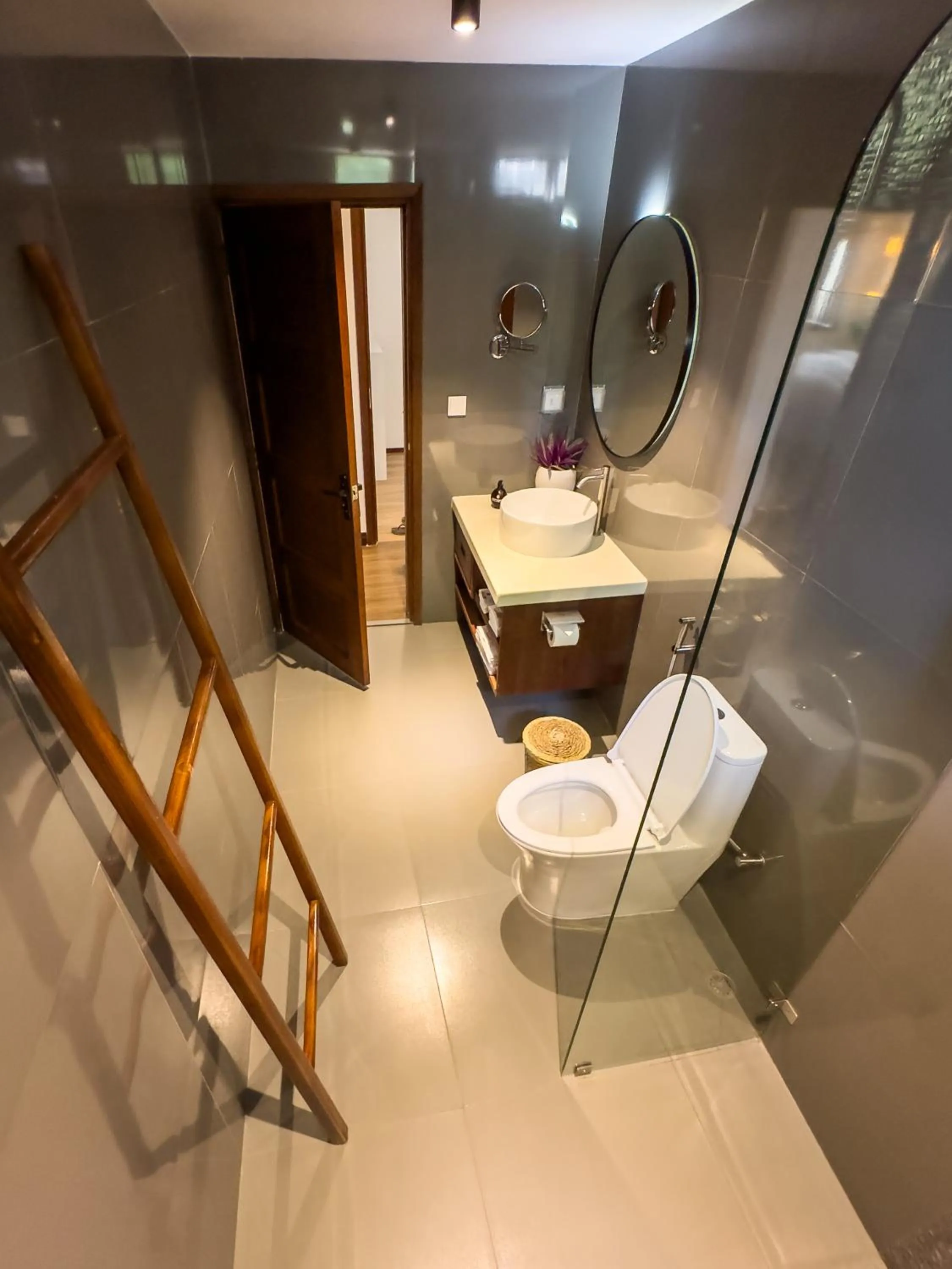 Shower in Ithaa Inn Kamadhoo