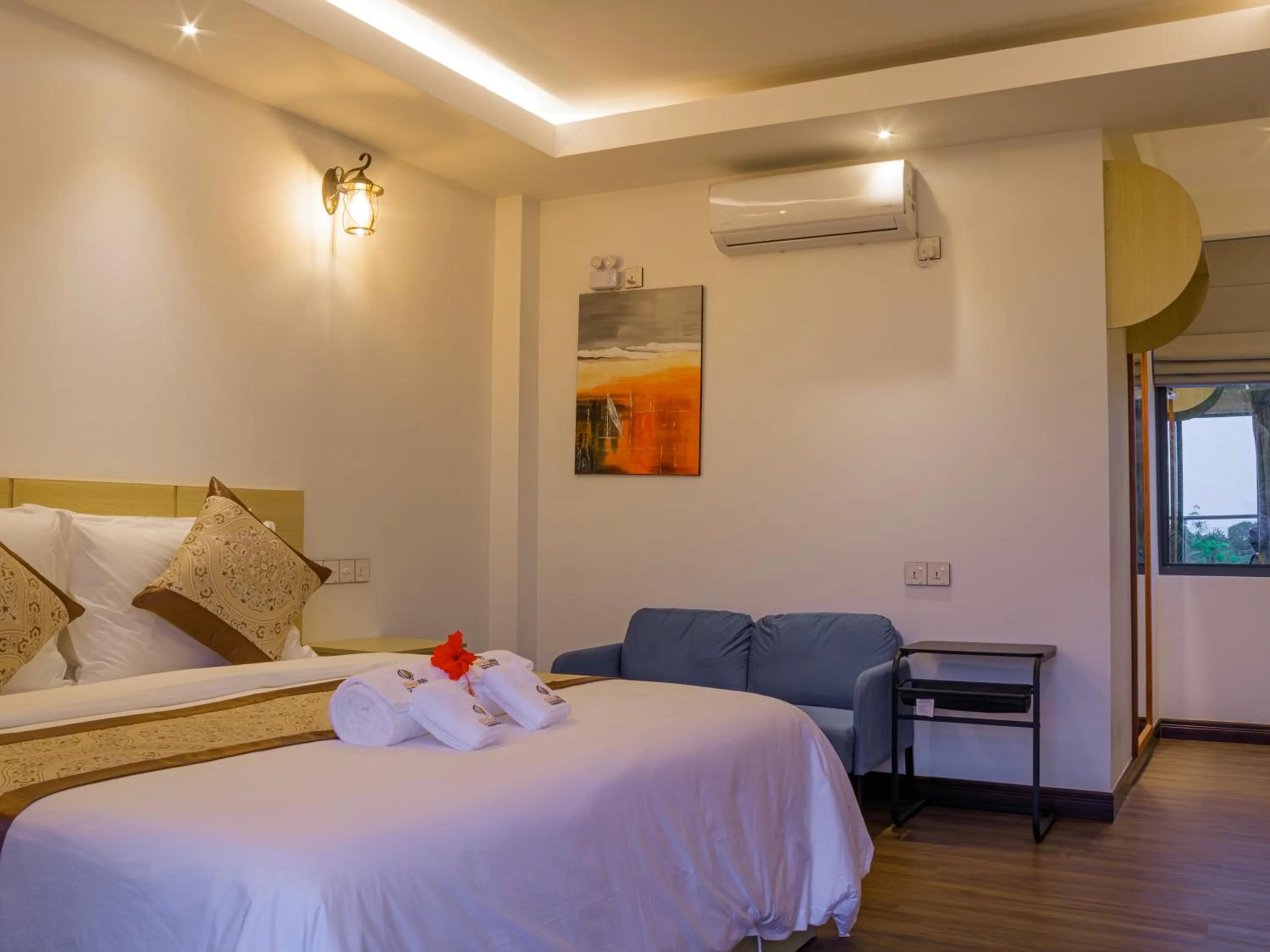 Photo of the whole room, Bed in Ithaa Inn Kamadhoo