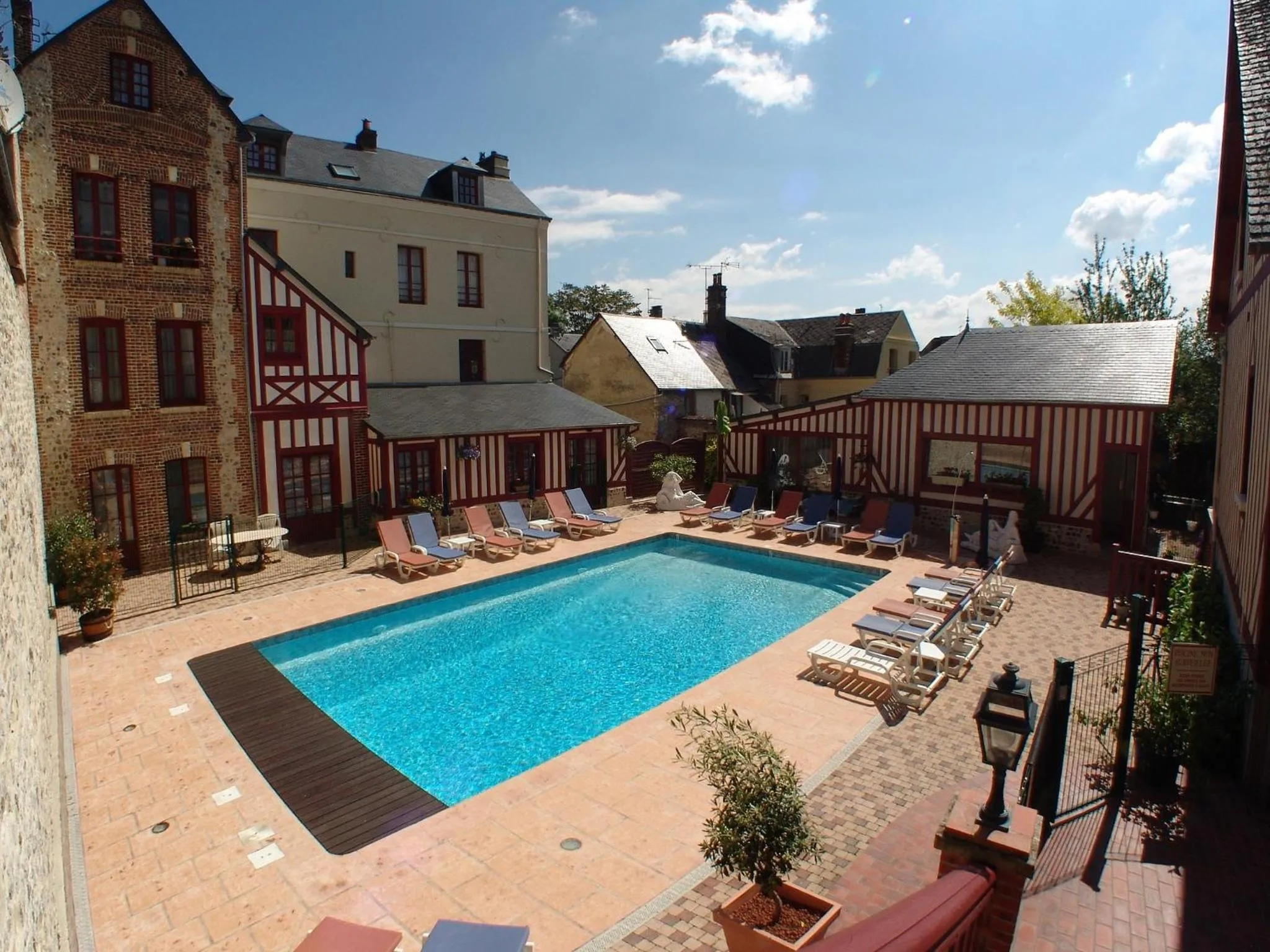 Swimming pool in Hôtel L'Ecrin
