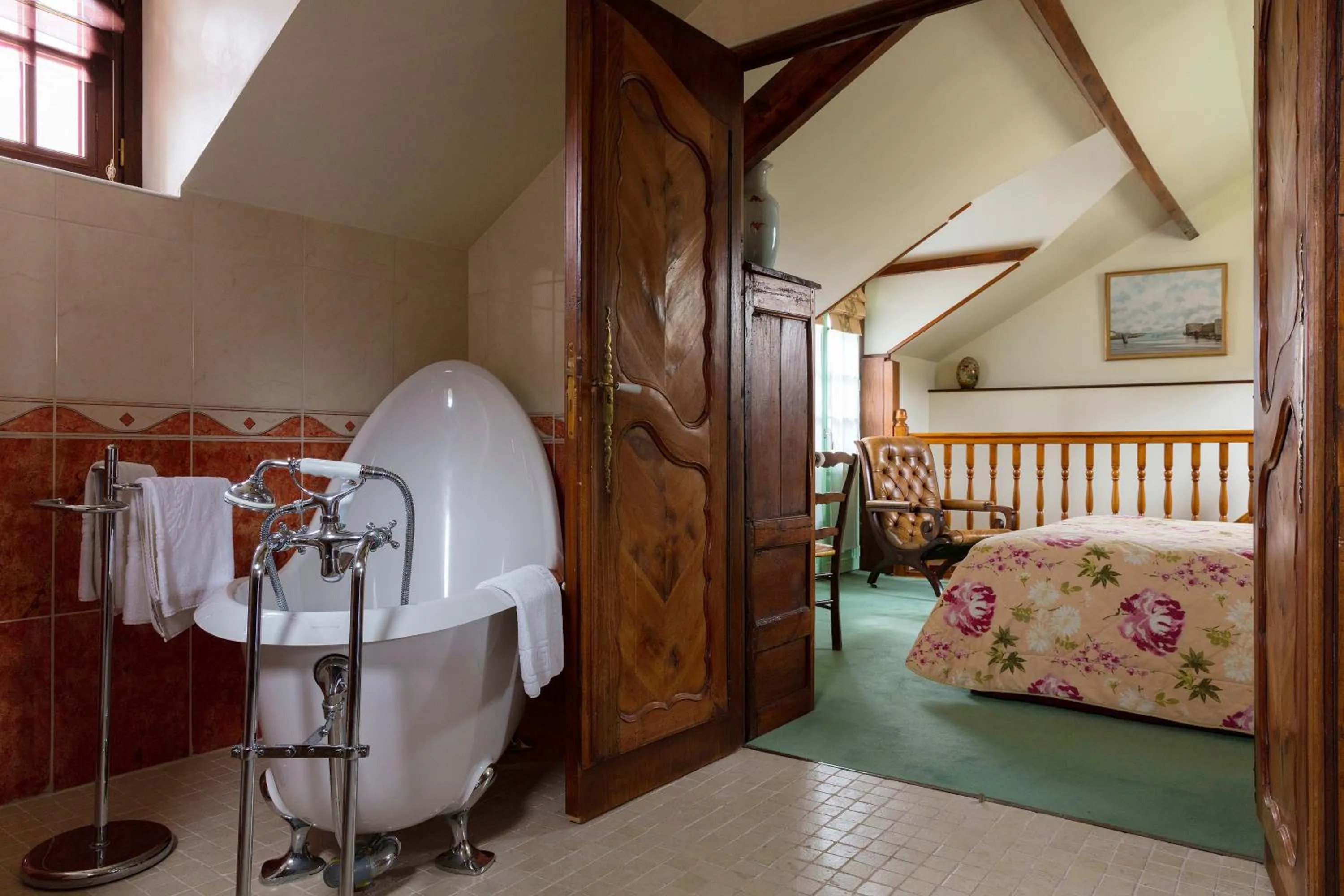 Seating area, Bed in Hôtel L'Ecrin