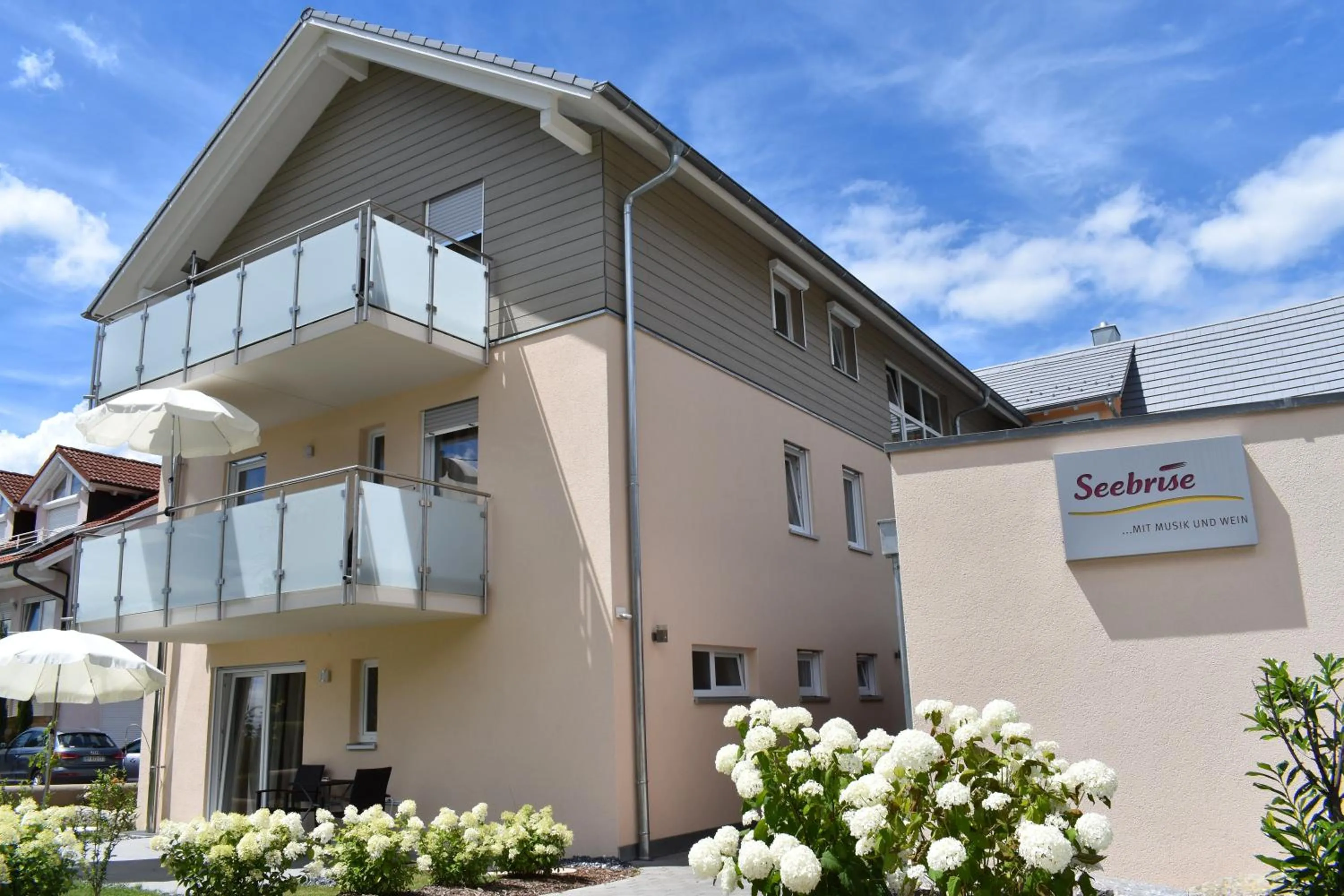 Seebrise mit Musik und Wein
