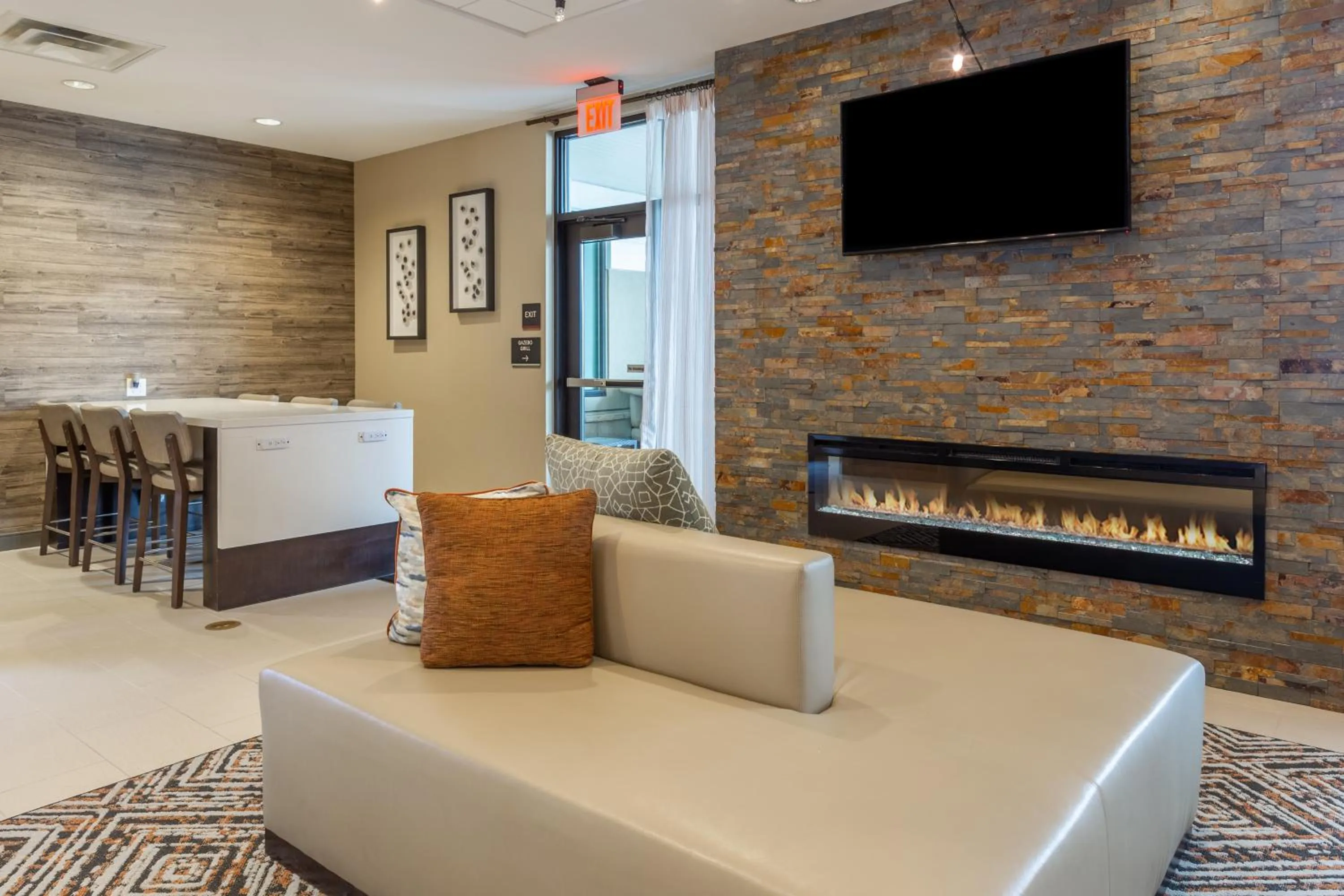 Communal lounge/ TV room in Candlewood Suites Fargo South-Medical Center by IHG
