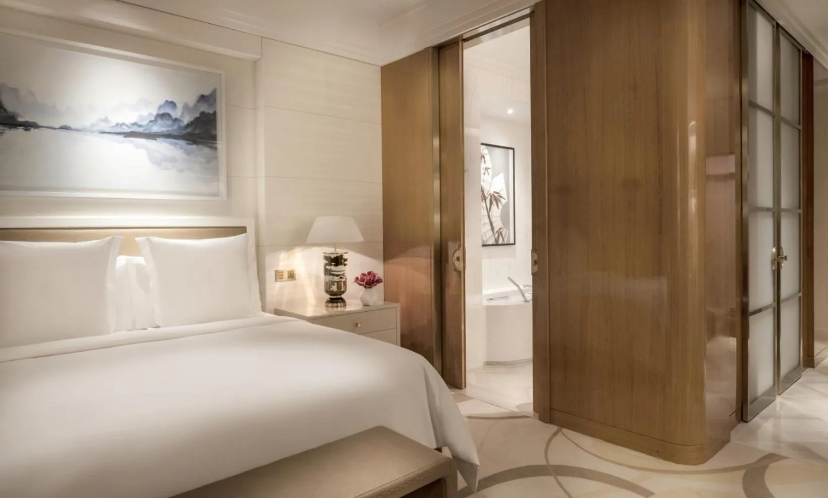 Bathroom, Bed in Four Seasons Hotel Tianjin