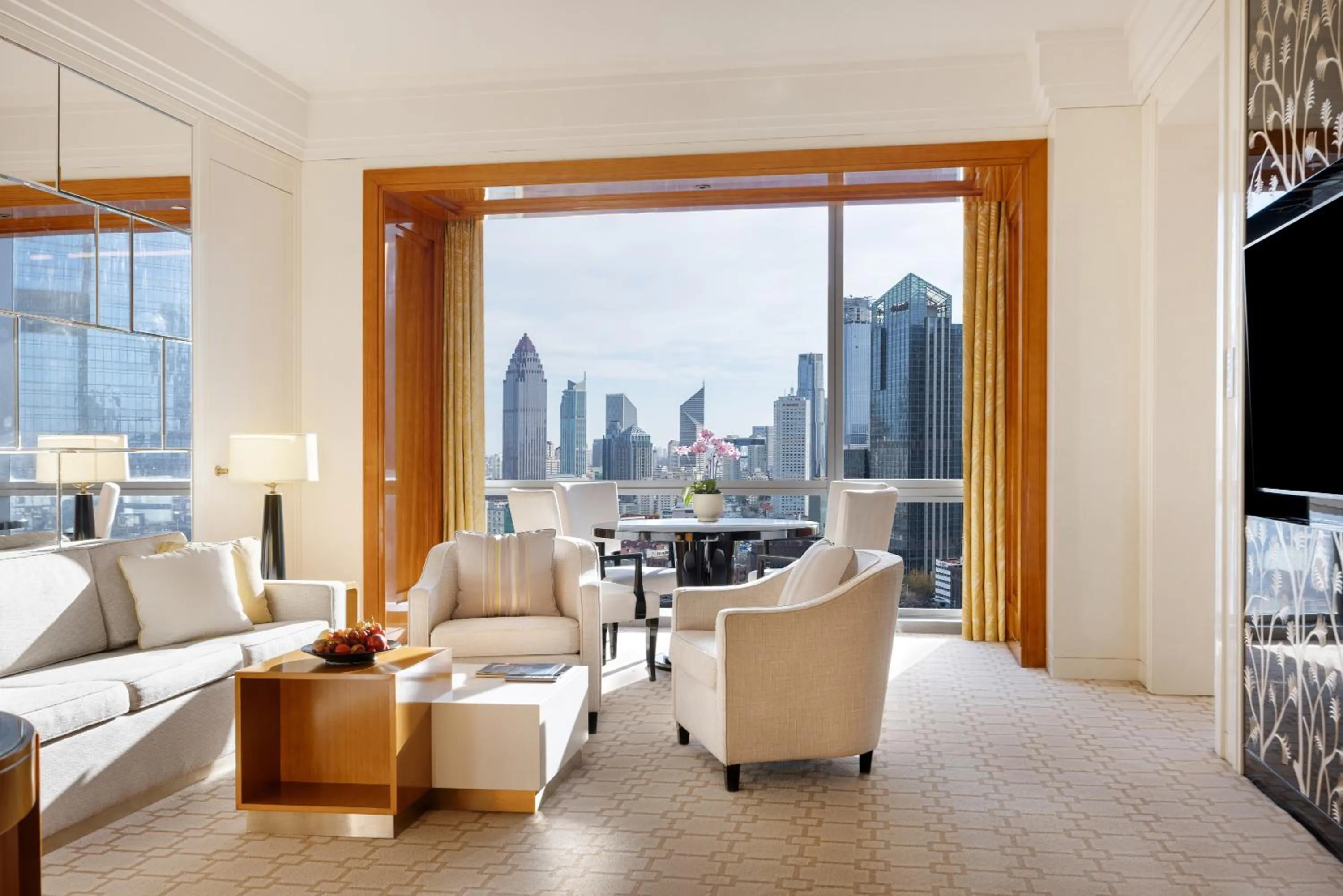 TV and multimedia in Four Seasons Hotel Tianjin