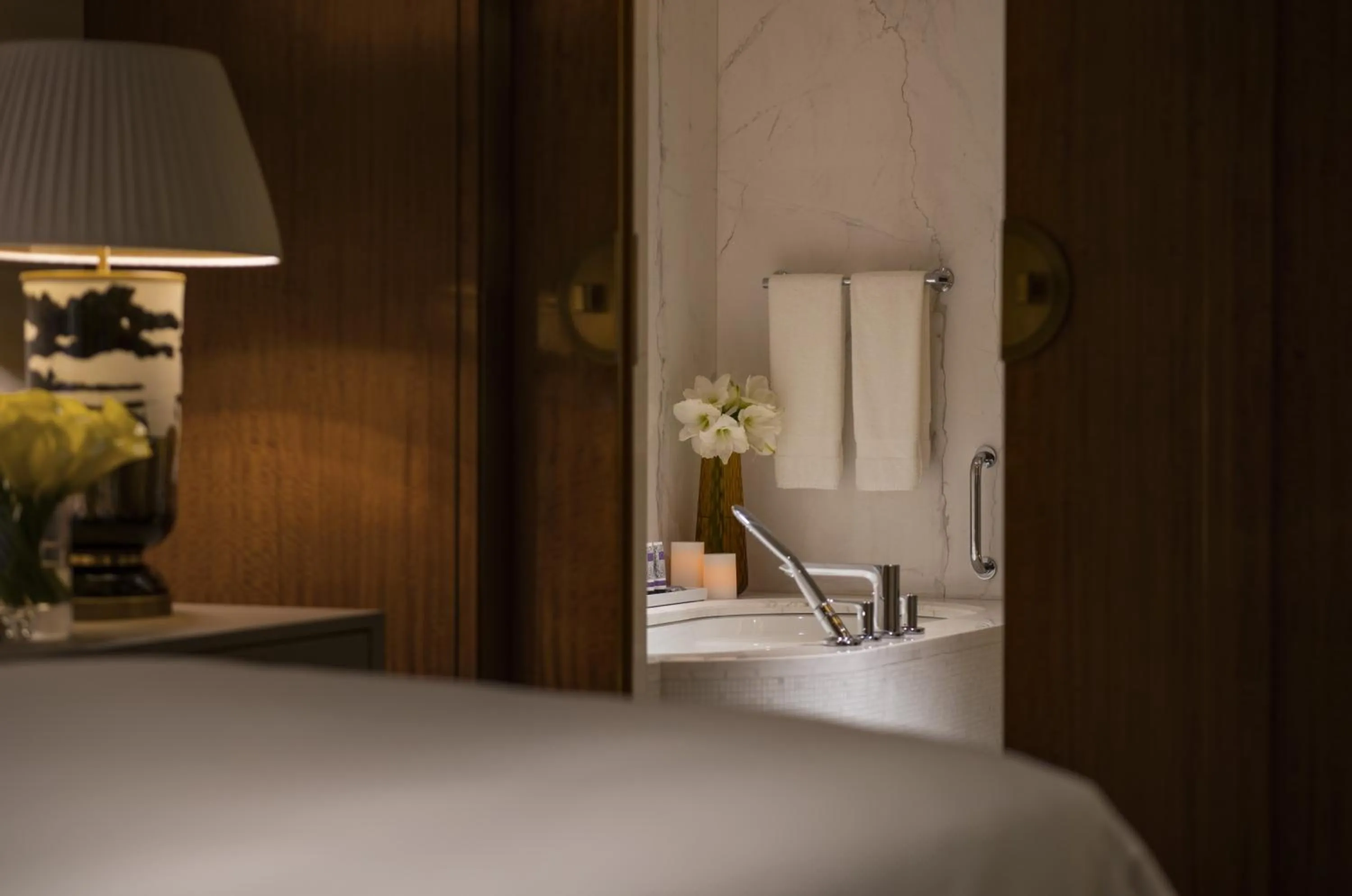 Bathroom, Bed in Four Seasons Hotel Tianjin