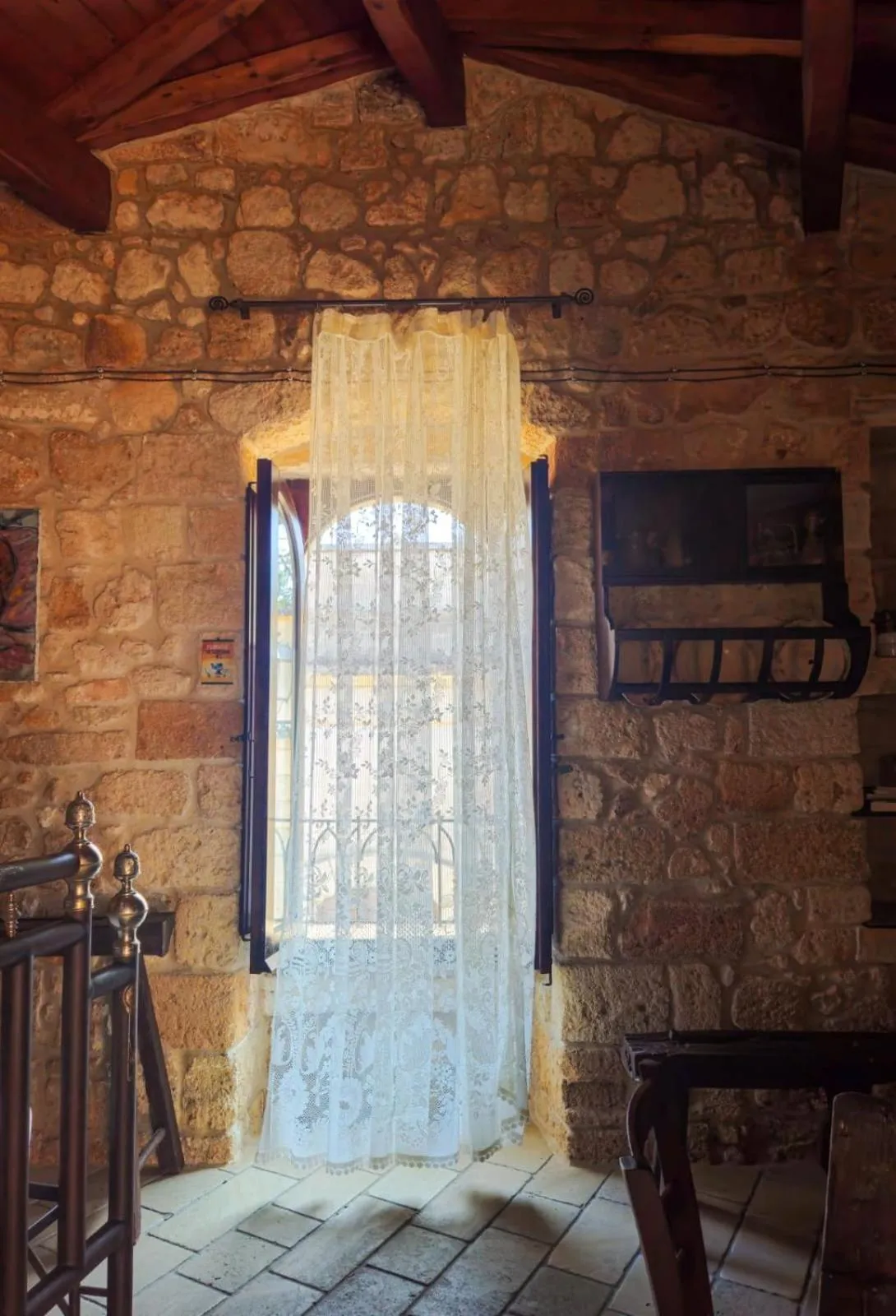 Decorative detail in B&B Pergulea