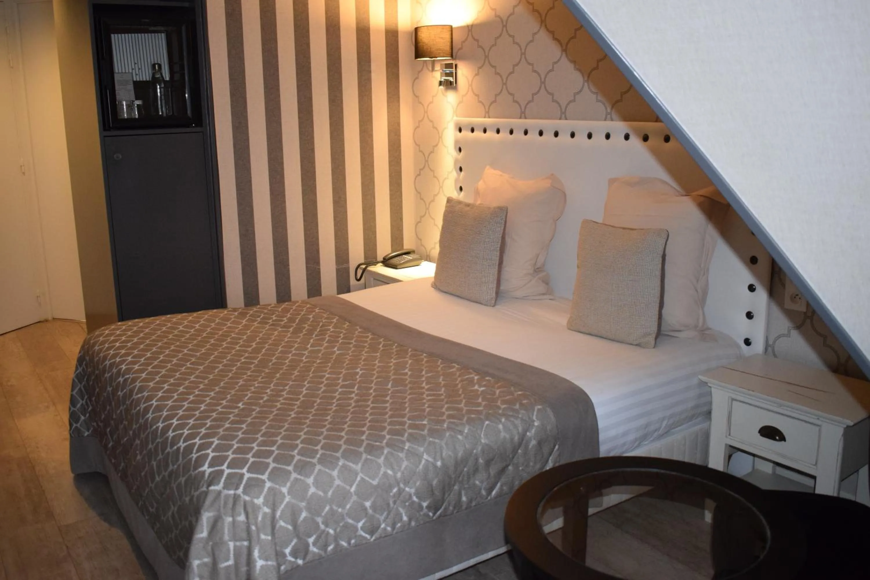 Bed in Le Trophée Boutique Hôtel Spa- La Loggia Appart'hôtel