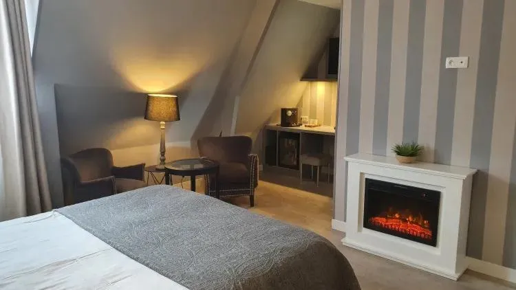 Club Room in Le Trophée Boutique Hôtel Spa- La Loggia Appart'hôtel