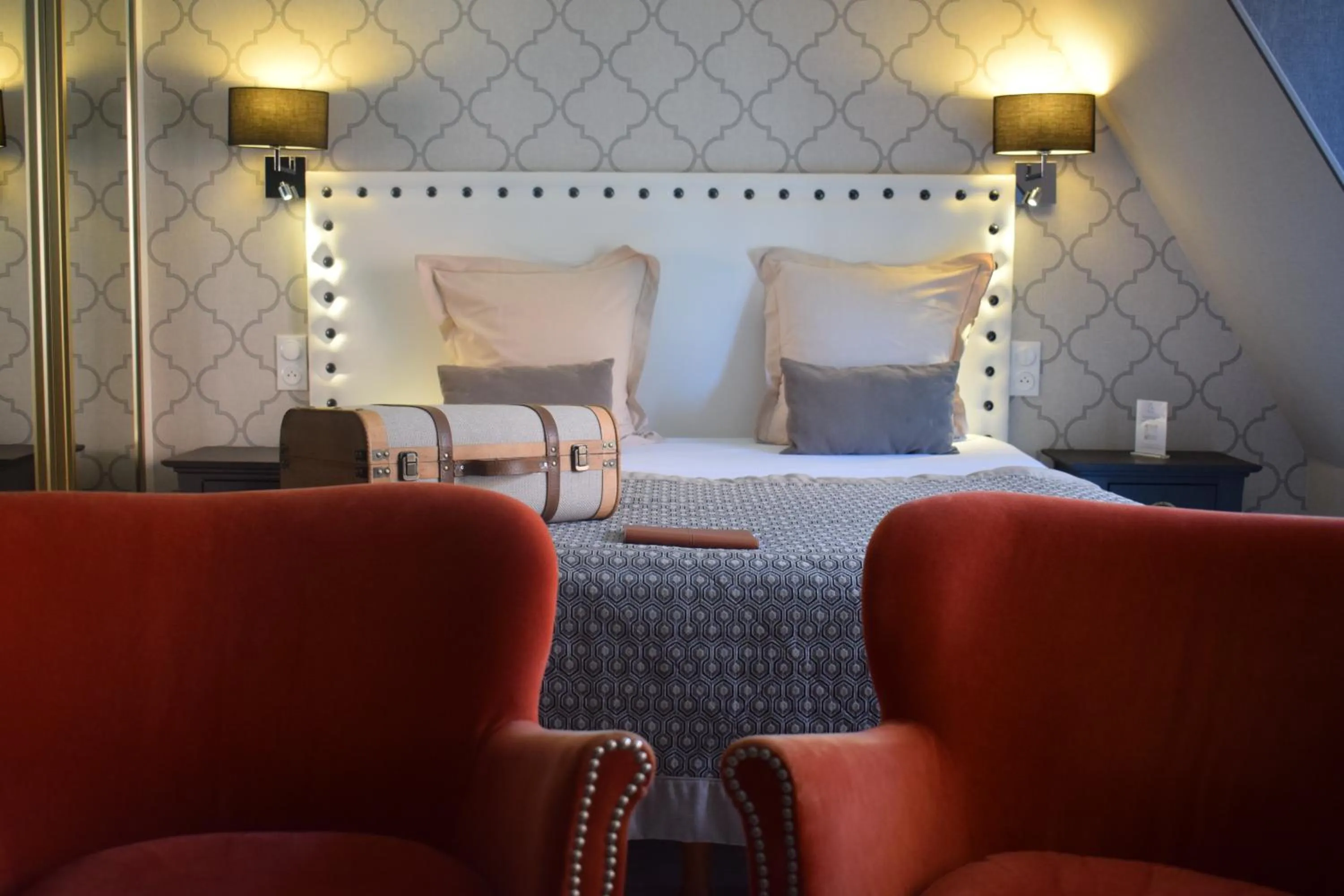 Bedroom, Bed in Le Trophée Boutique Hôtel Spa- La Loggia Appart'hôtel