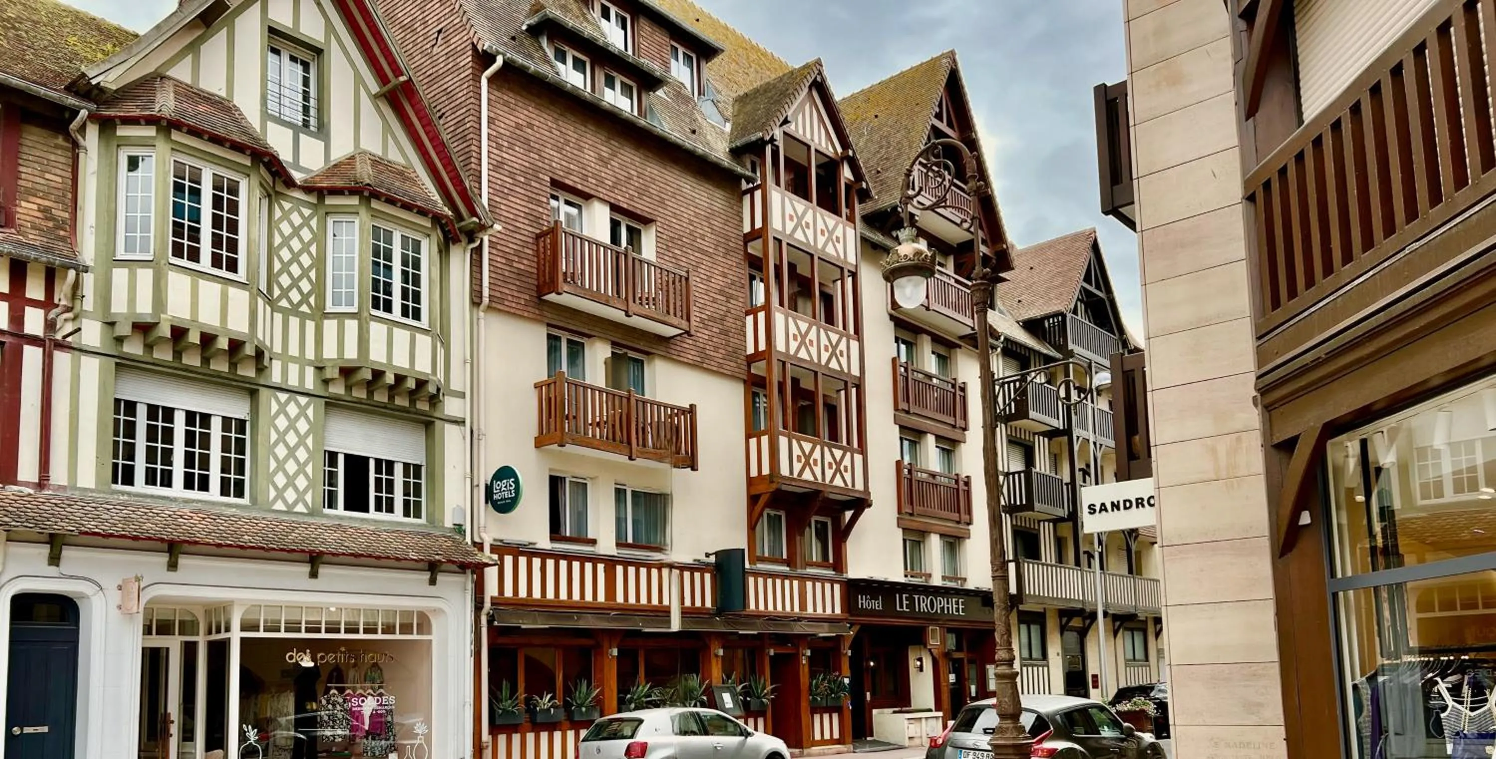Property building in Le Trophée Boutique Hôtel Spa- La Loggia Appart'hôtel