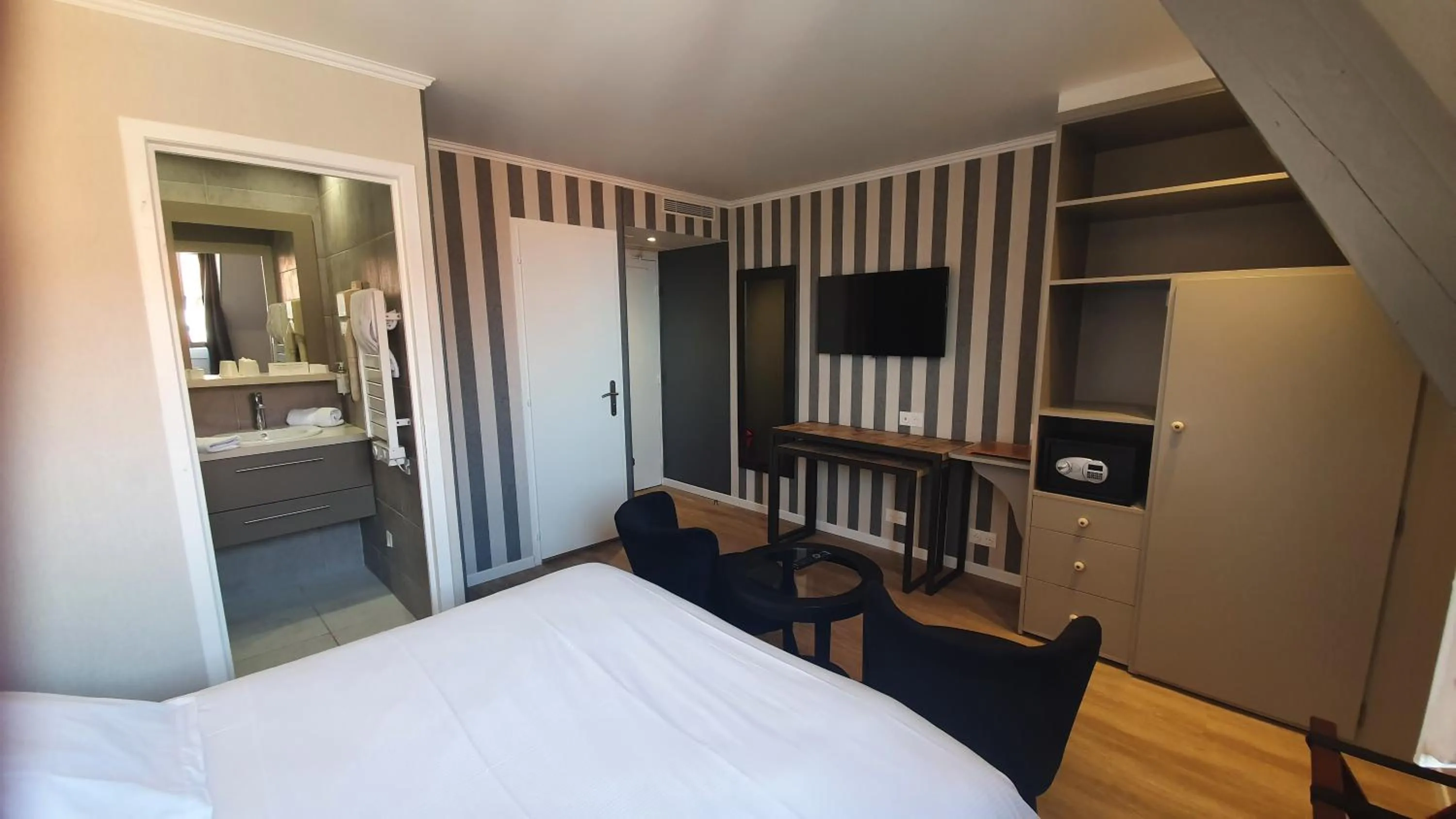 Bed in Le Trophée Boutique Hôtel Spa- La Loggia Appart'hôtel