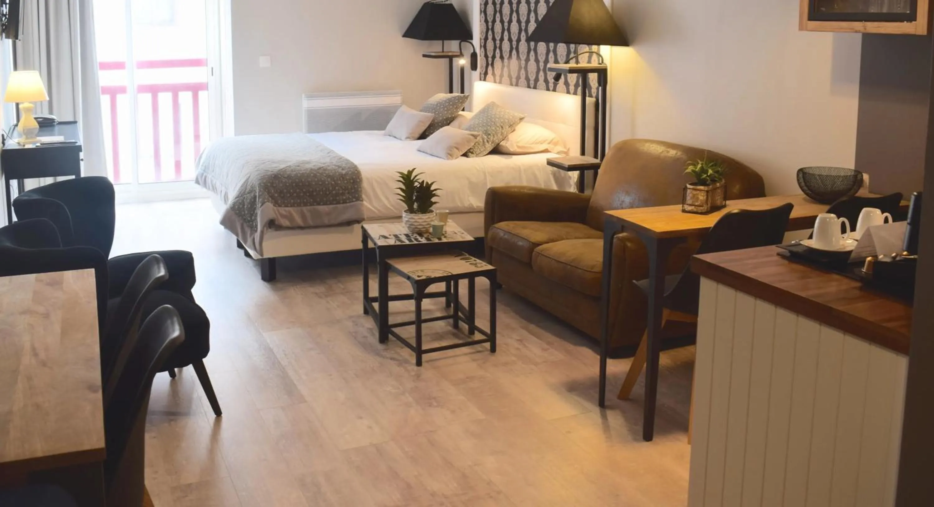 Suite Familiale Côté Appart'hôtel LA LOGGIA in Le Trophée Boutique Hôtel Spa- La Loggia Appart'hôtel