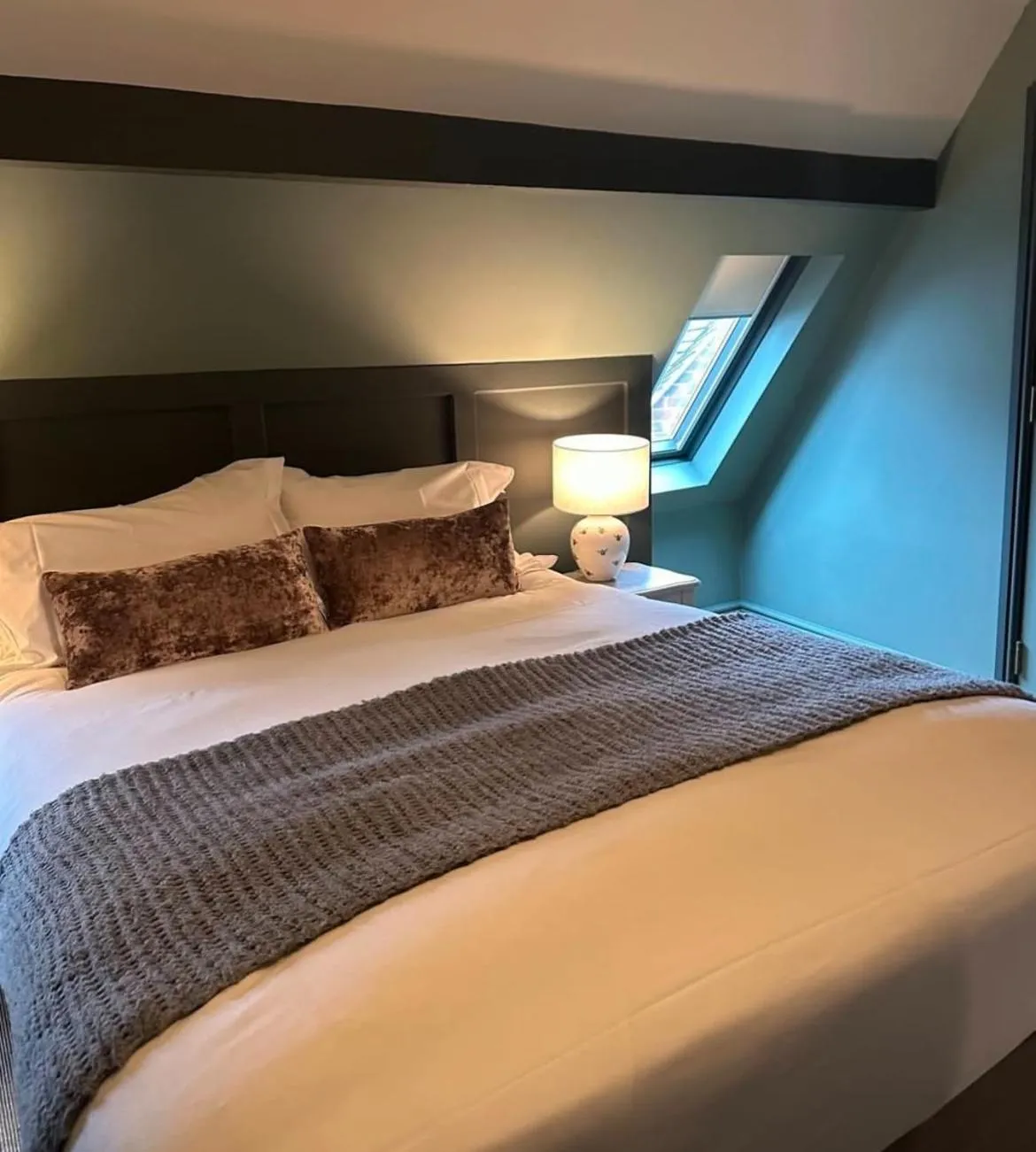 Bed in The Lion Hotel - Pub & Restaurant