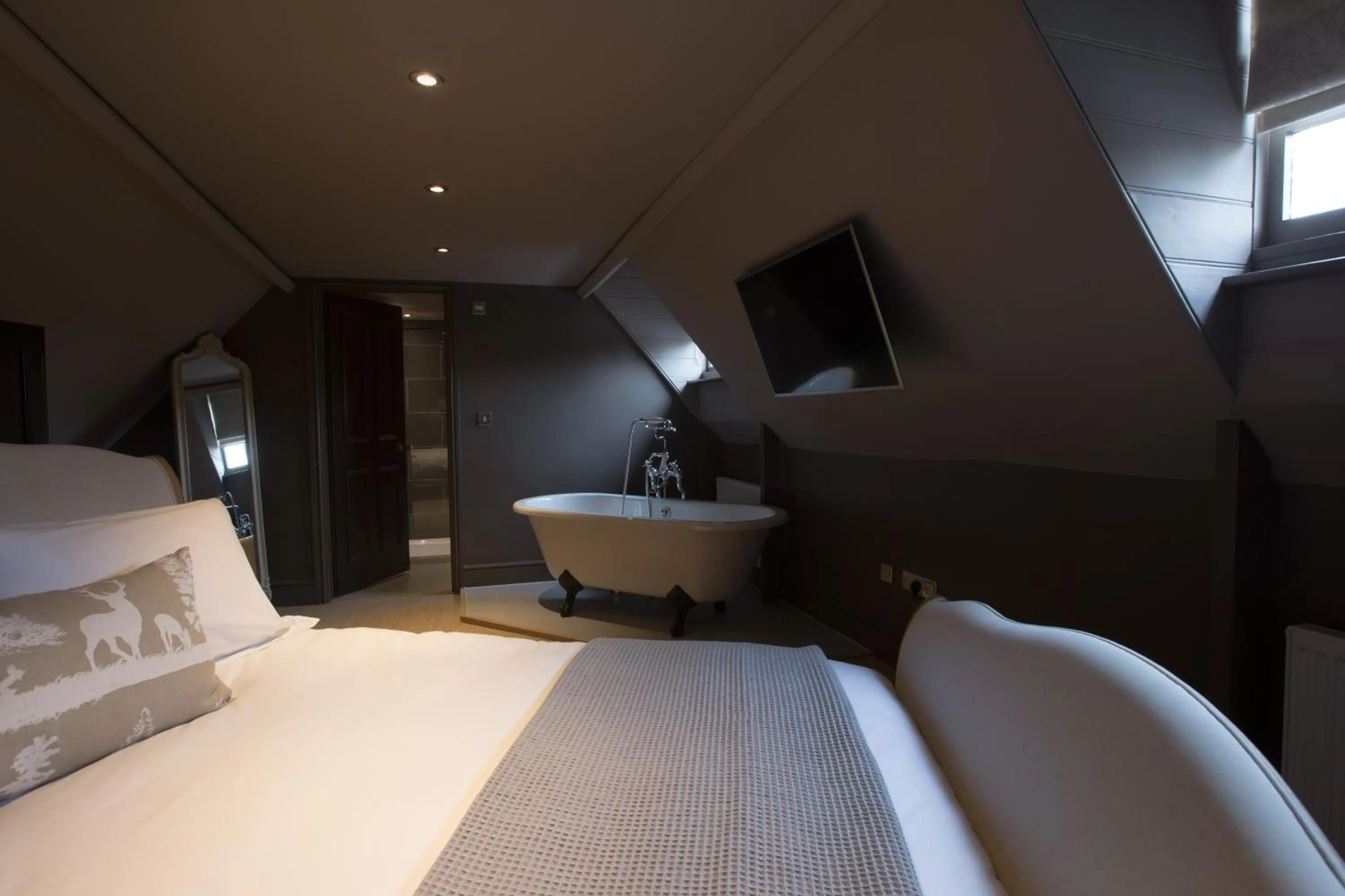 Bed in The Lion Hotel - Pub & Restaurant