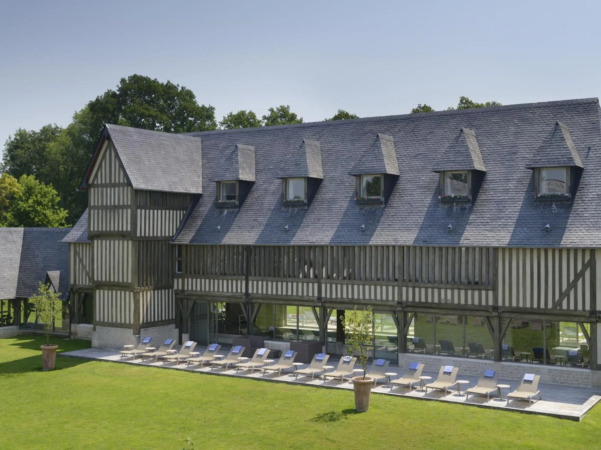 Facade/entrance in Les Manoirs de Tourgéville