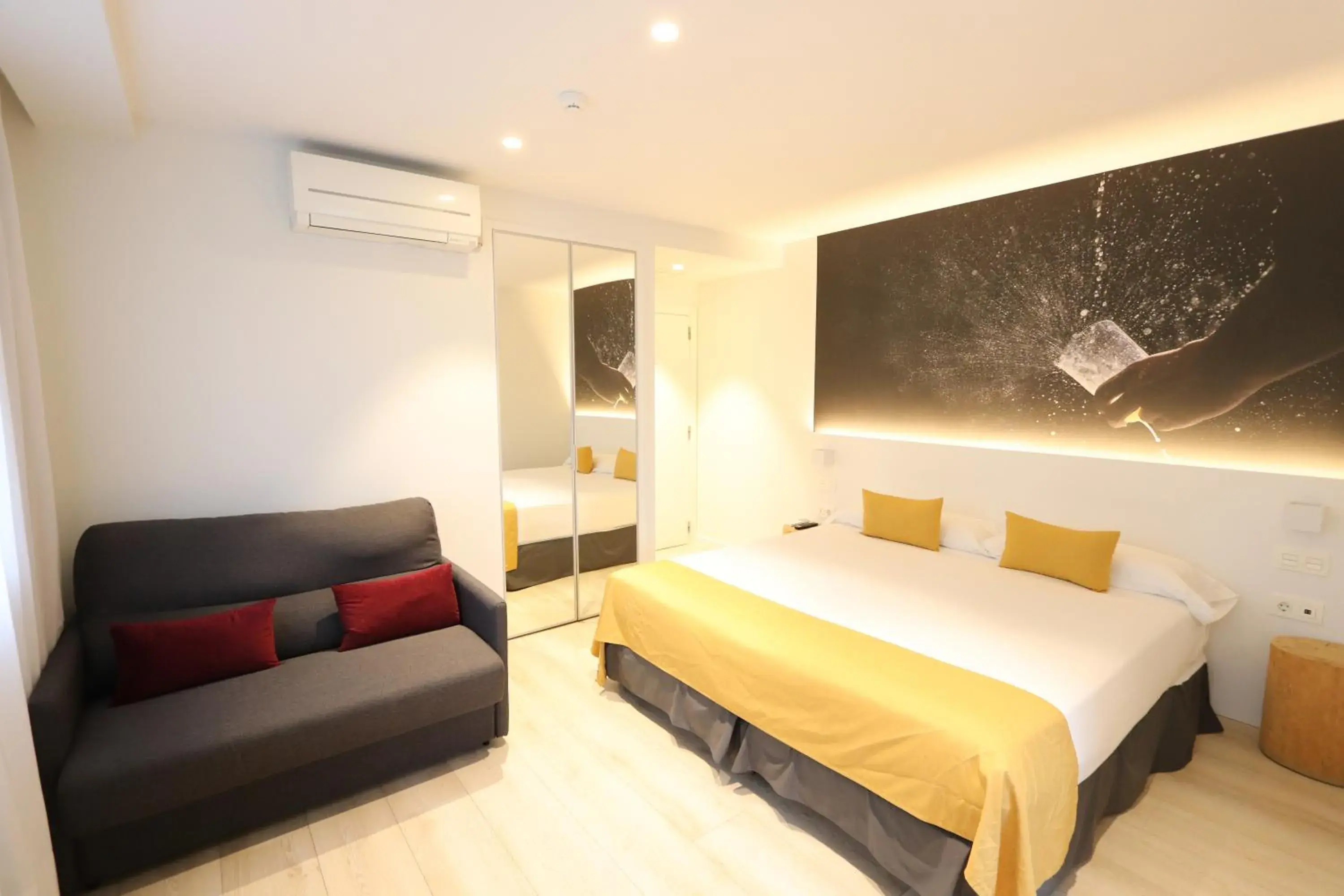 Superior Triple Room in Pension Txingurri Superior Triple Room in Pension Txingurri