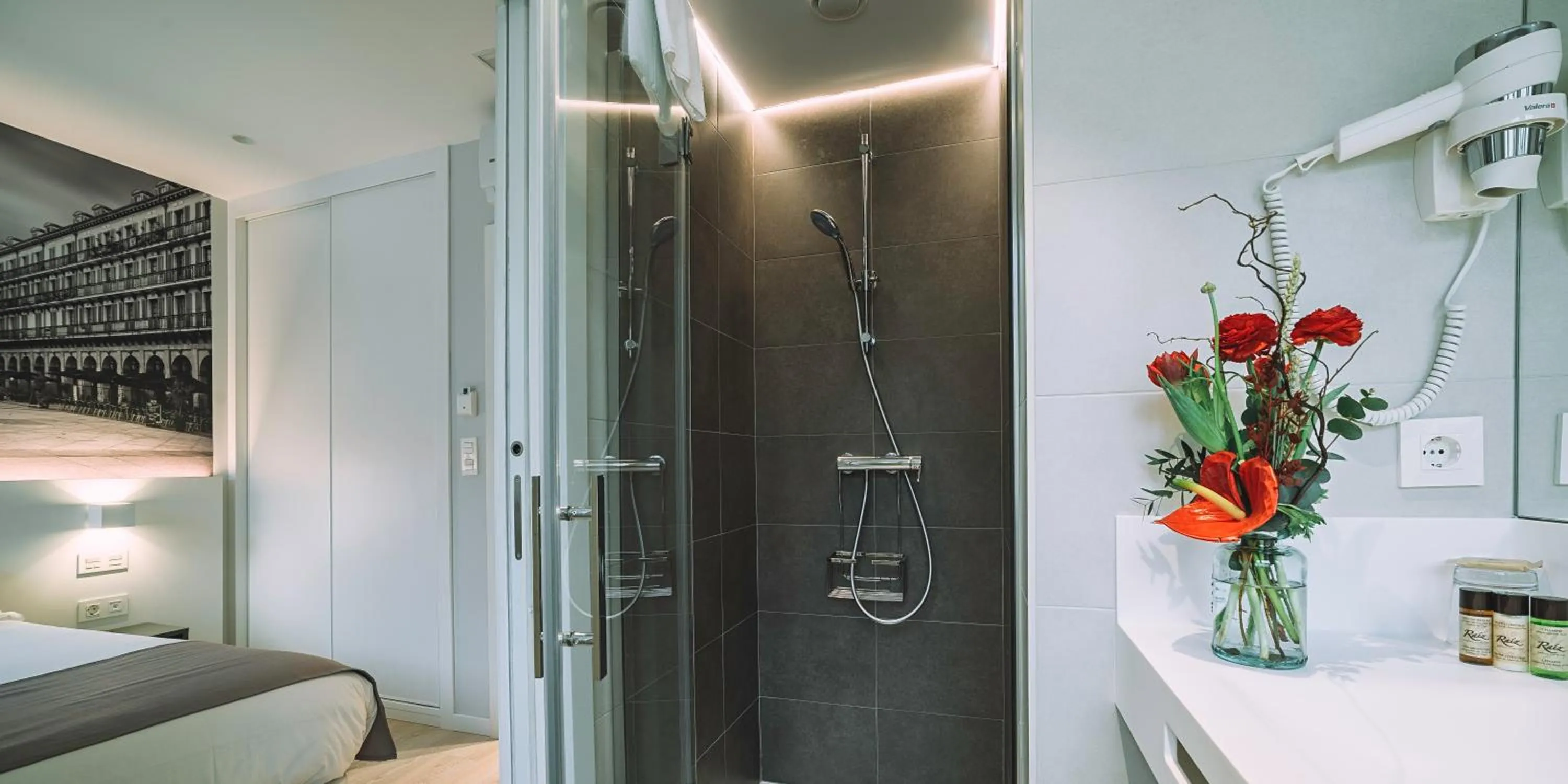 Decorative detail in Pension Txingurri