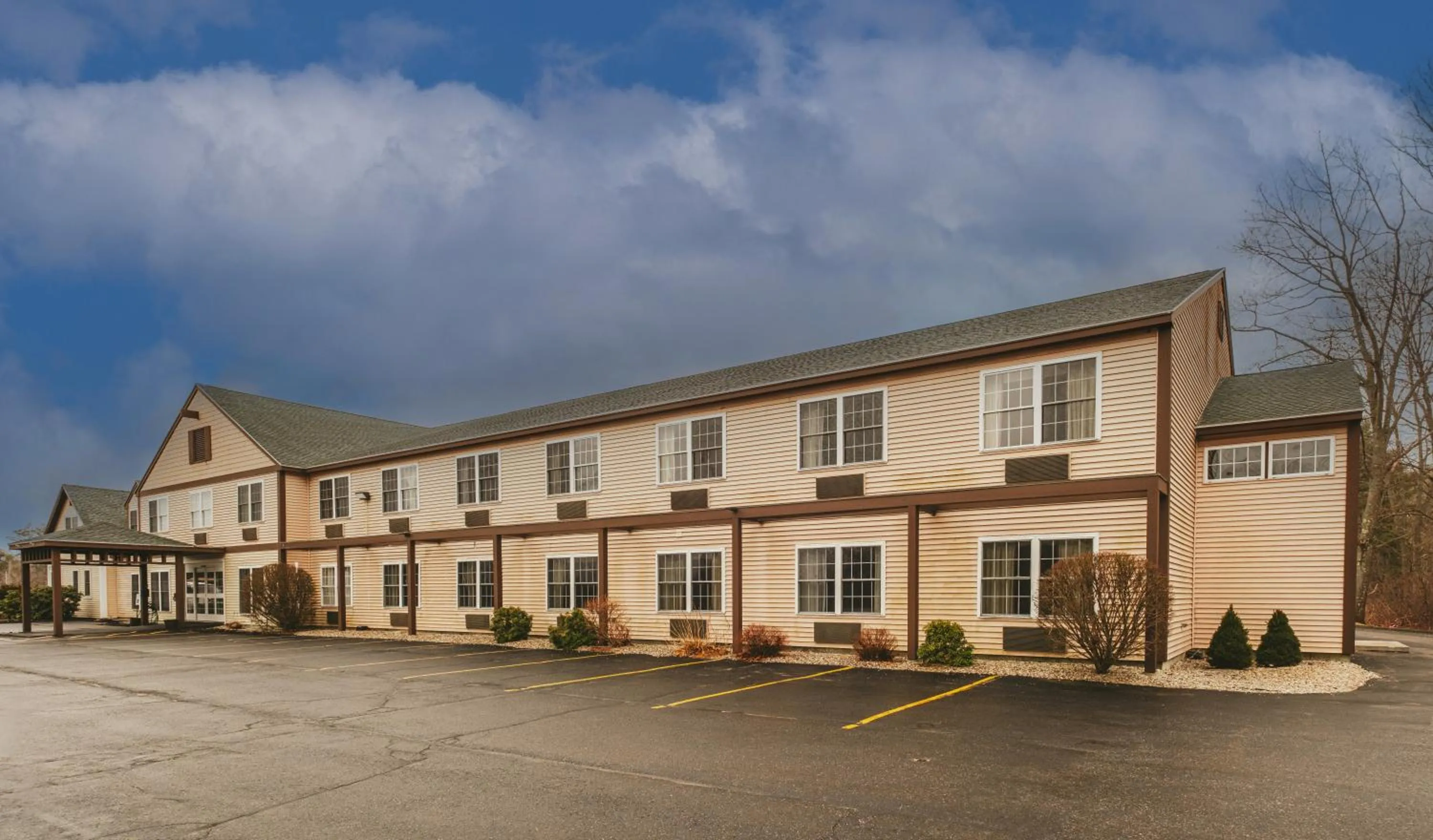 Property building in Casco Bay Inn