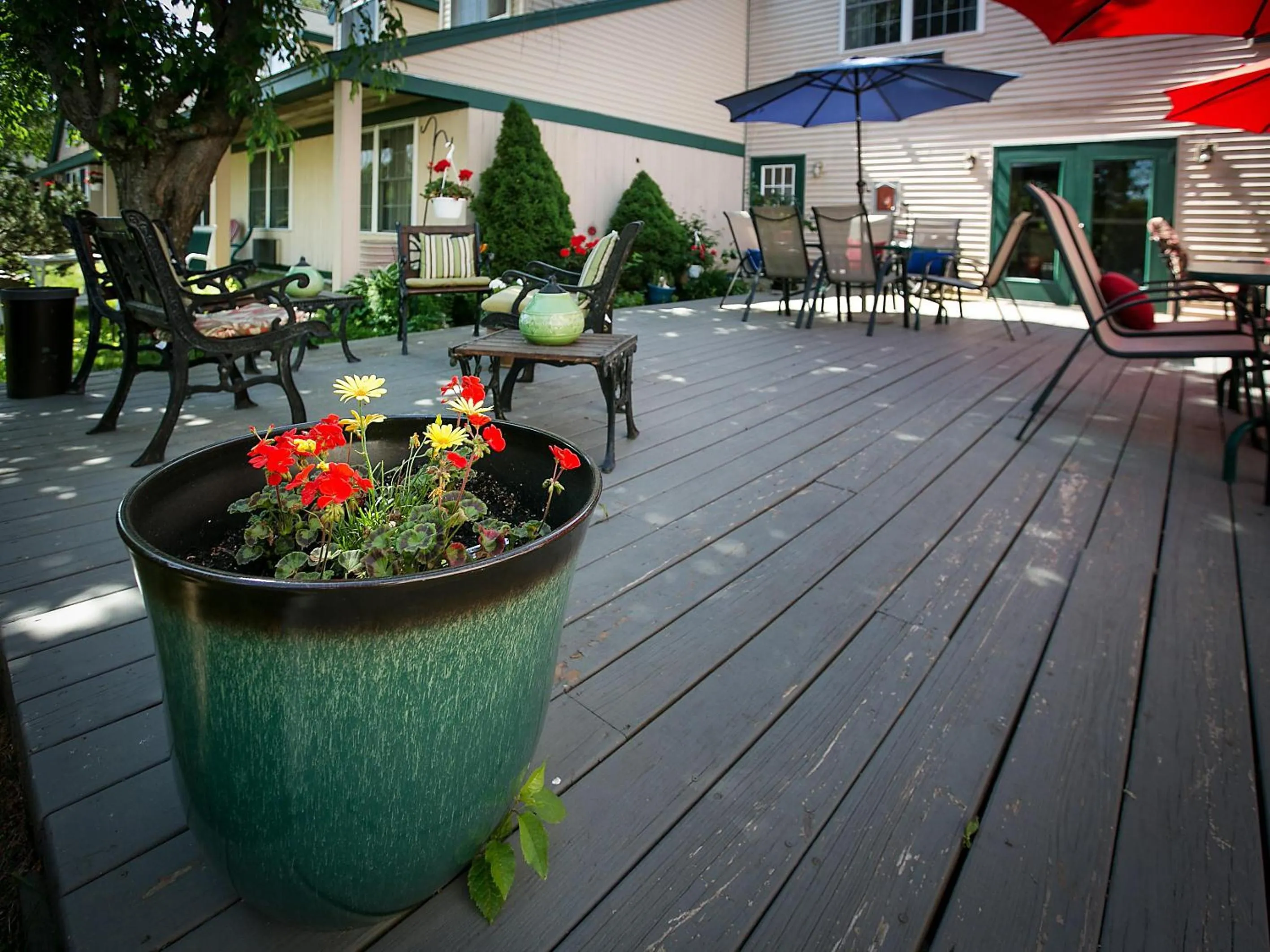 Property building in Casco Bay Inn