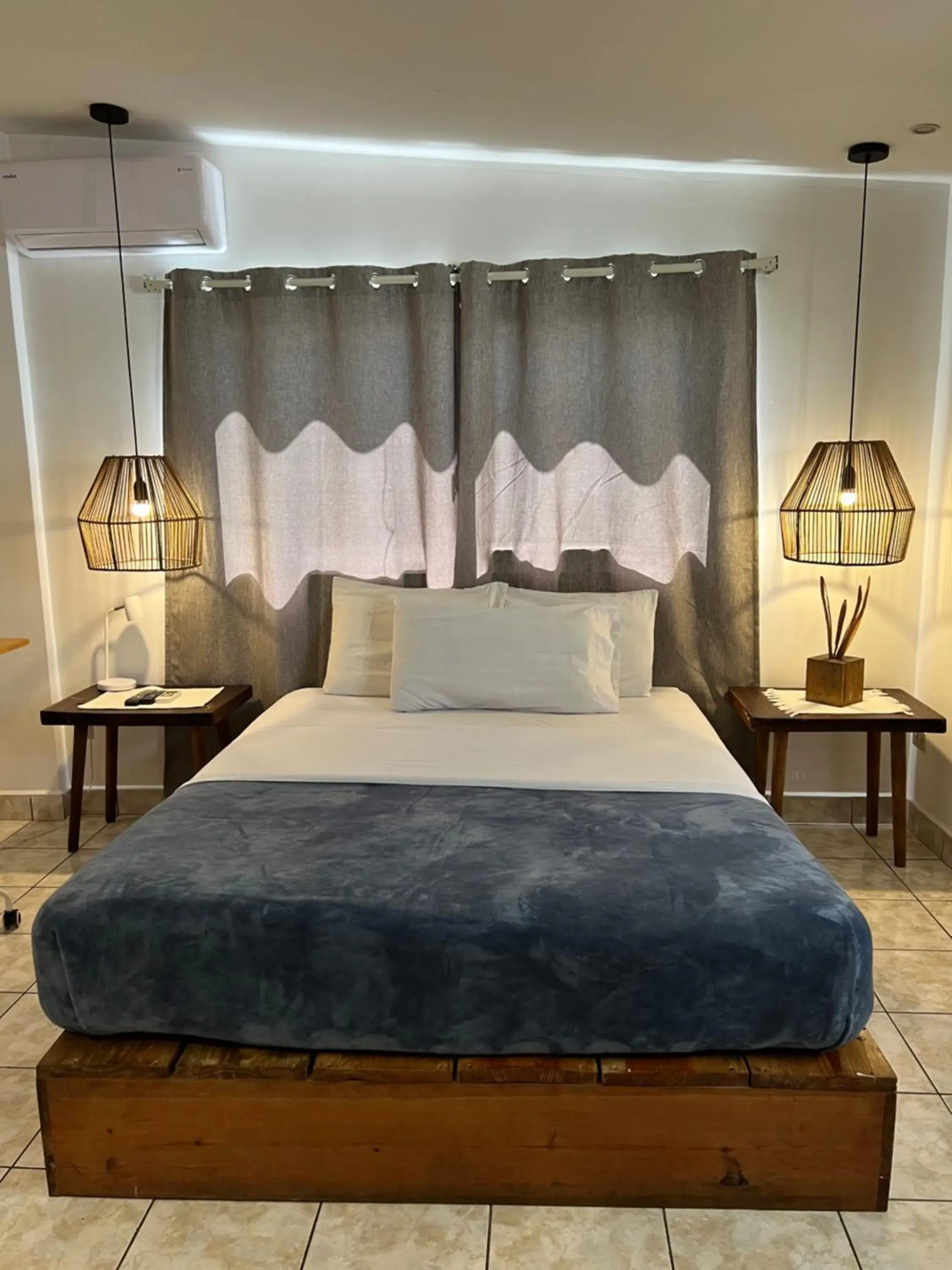 Queen Room in Cinco Hotel B&B Queen Room in Cinco Hotel B&B