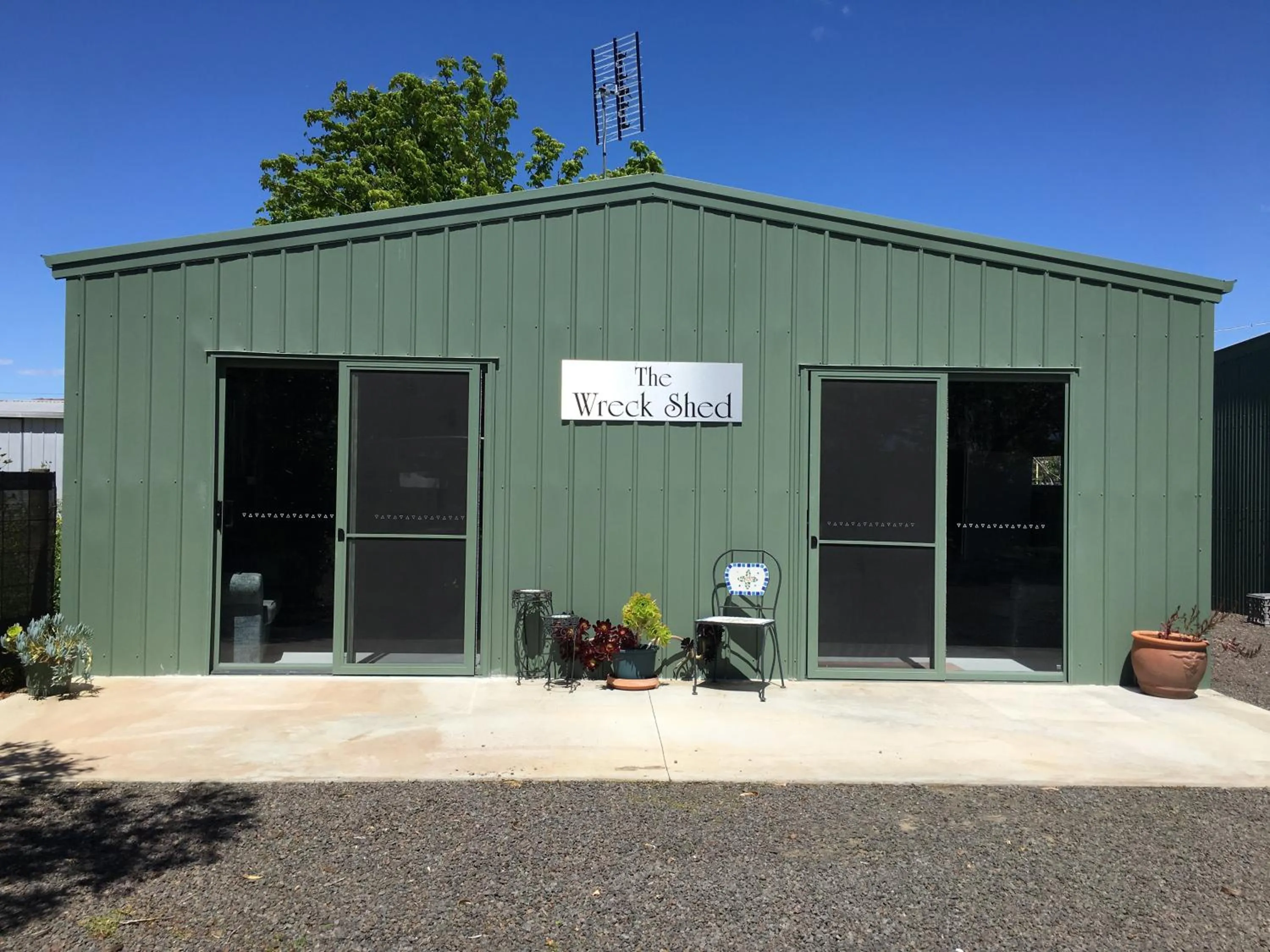 Communal lounge/ TV room in Avoca Motel