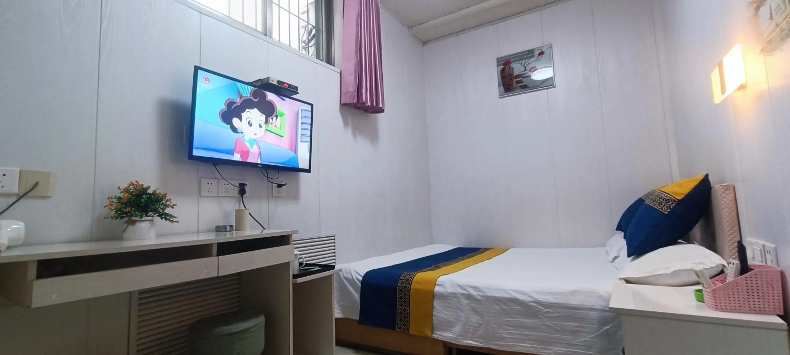 Photo of the whole room, Bed in Qufu Garden Hotel